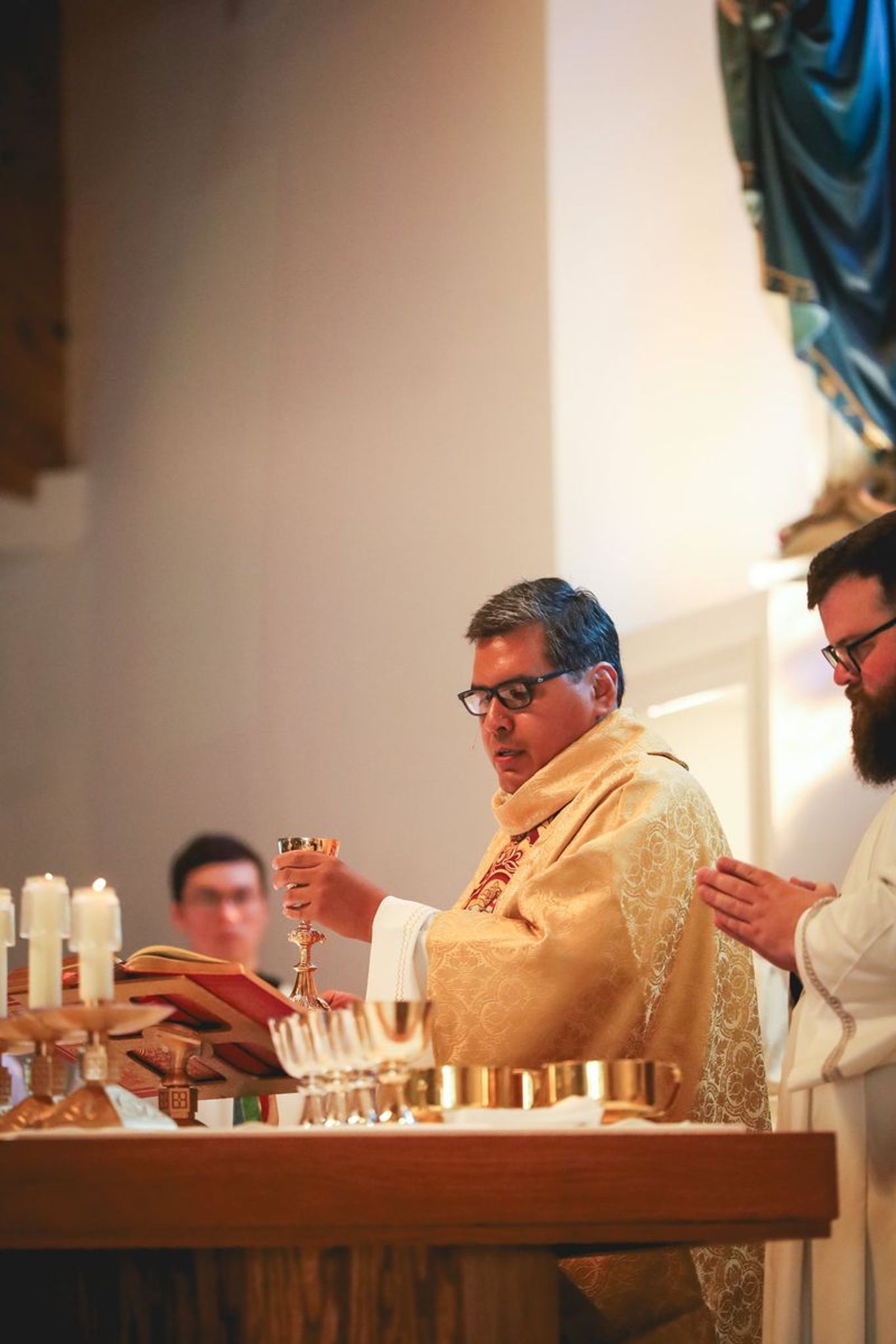 2025-11-23-fr-fernando-first-mass-0076.jpg