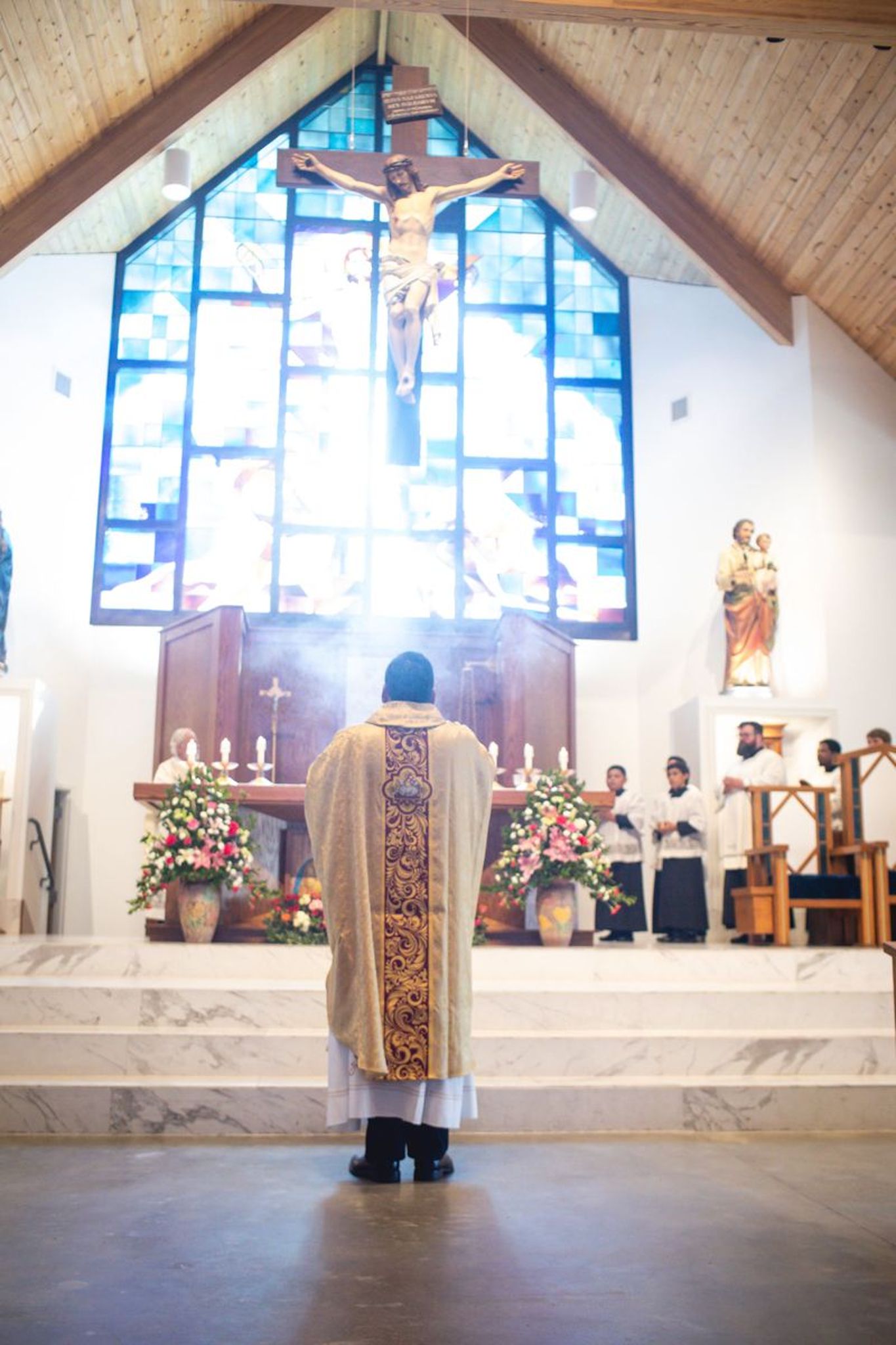 2025-11-23-fr-fernando-first-mass-0087.jpg