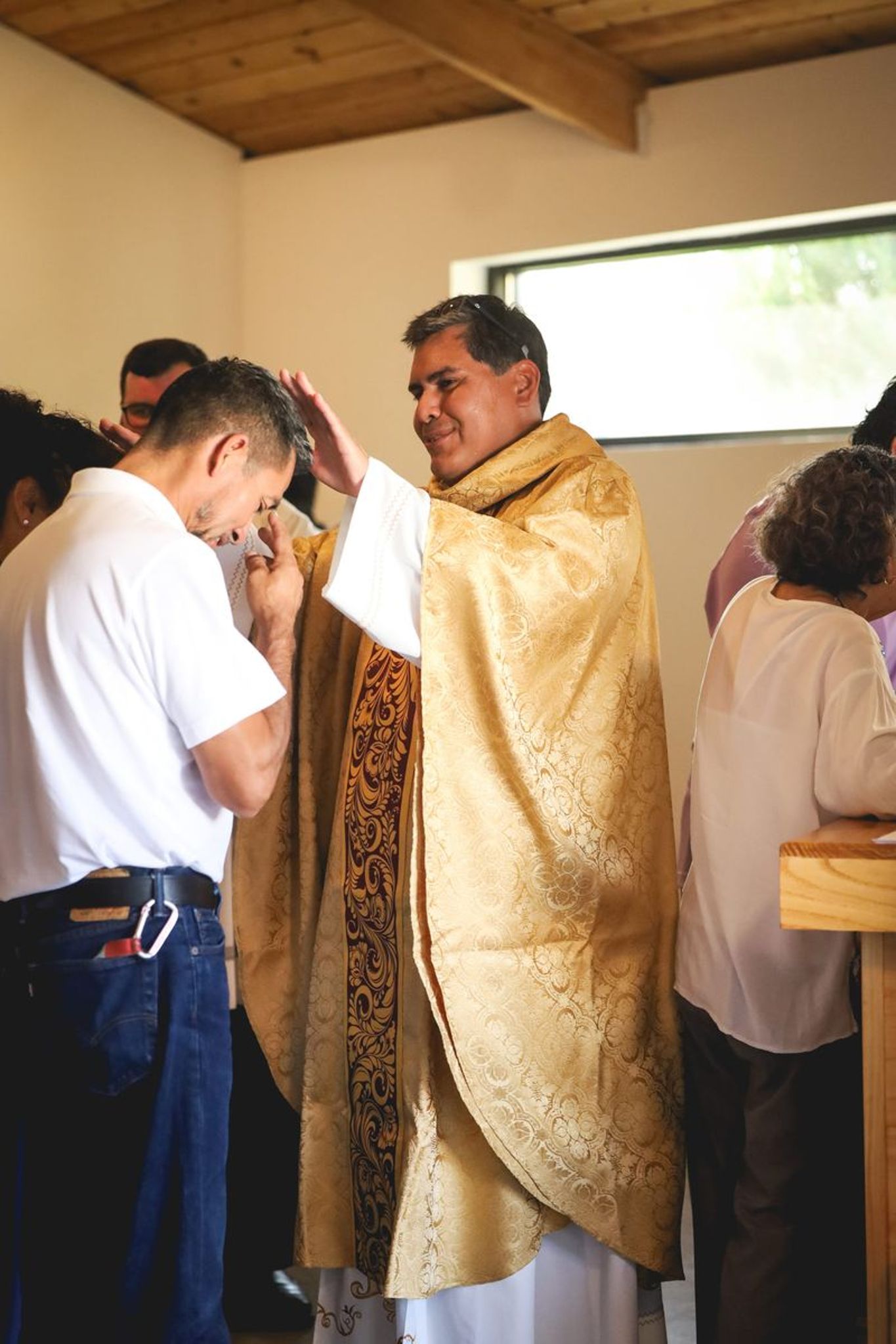 2025-11-23-fr-fernando-first-mass-0195.jpg