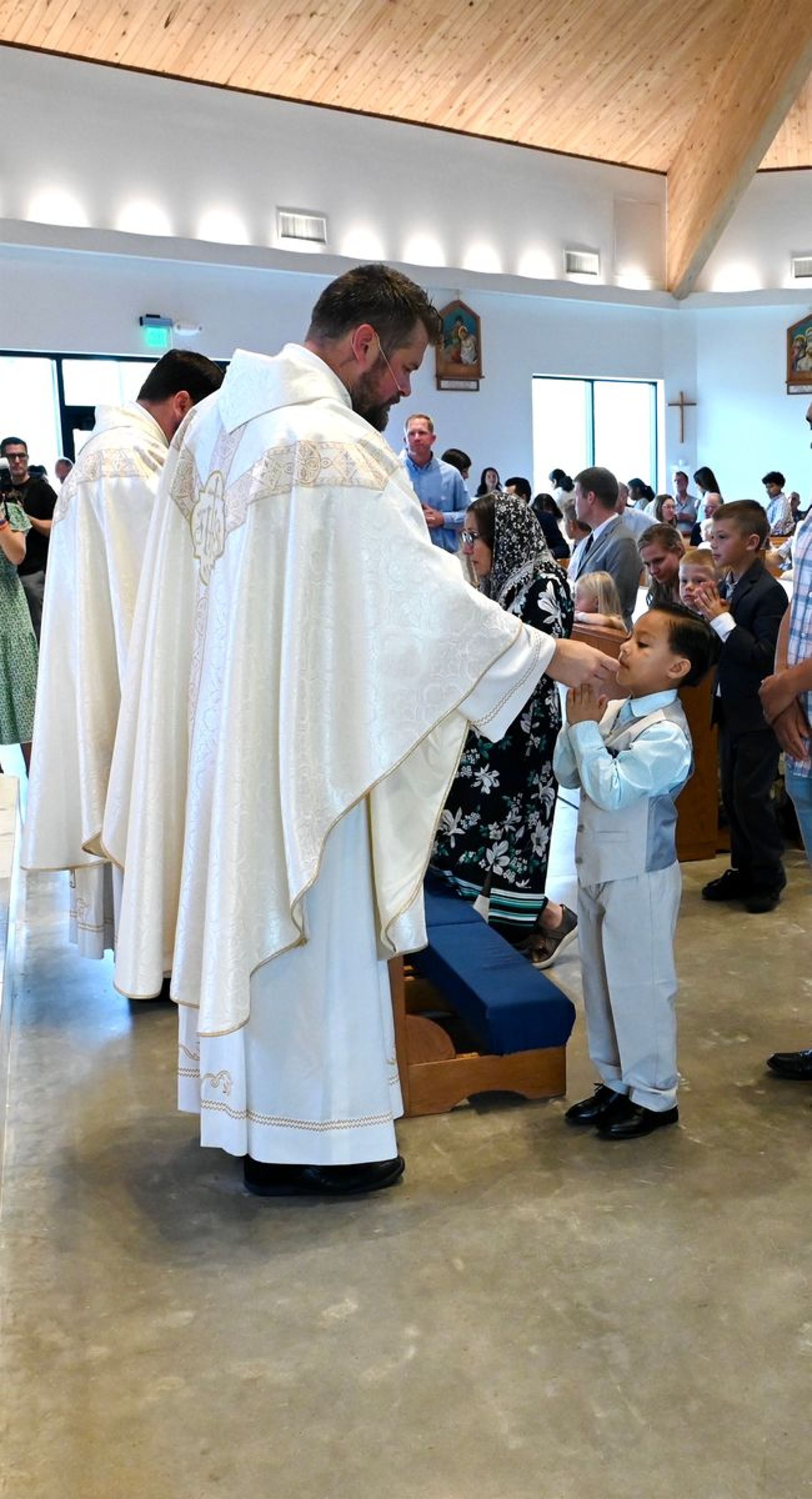 2025-04-05-first-communion-mass-0488.jpg
