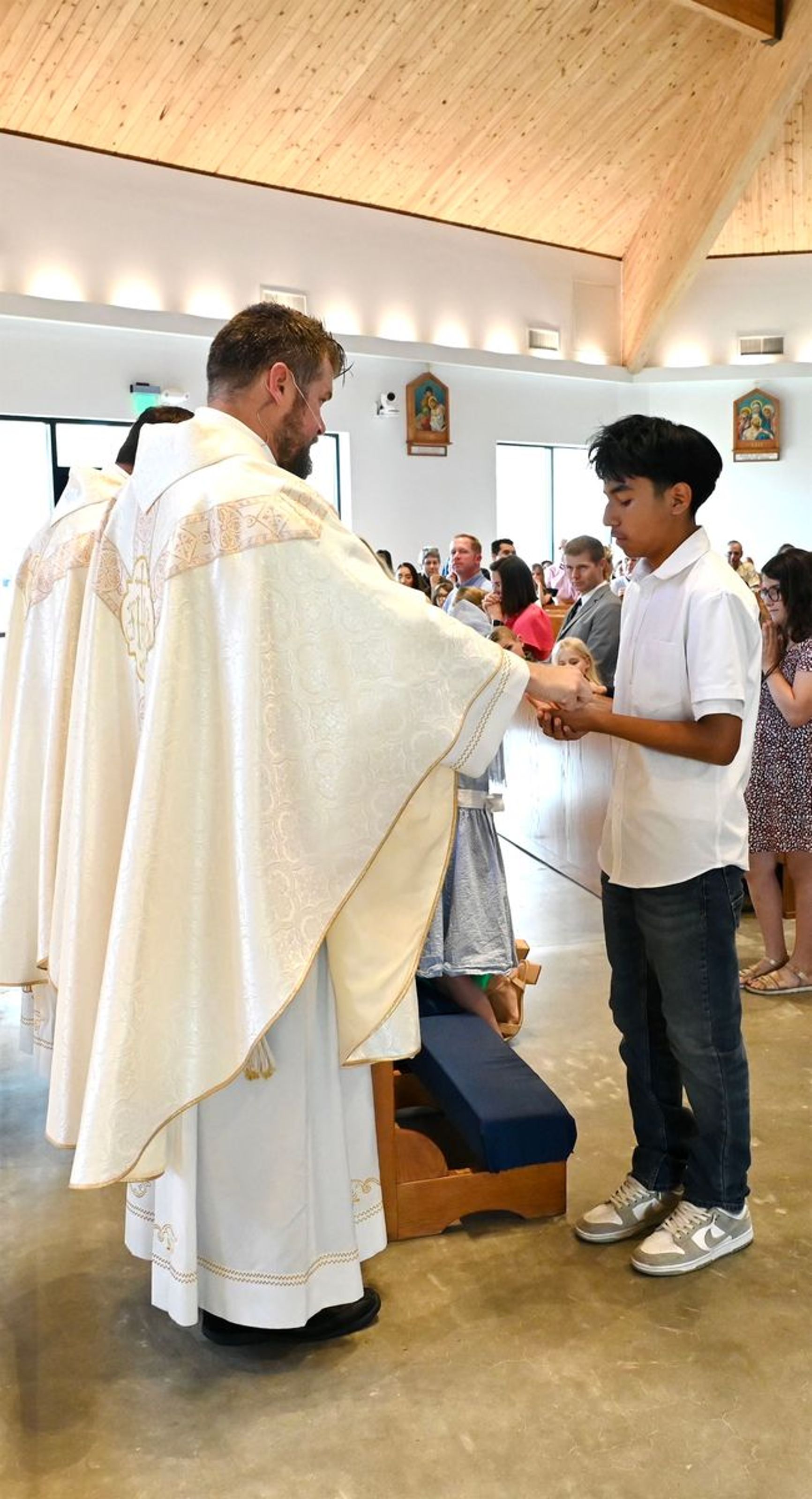 2025-04-05-first-communion-mass-0680.jpg