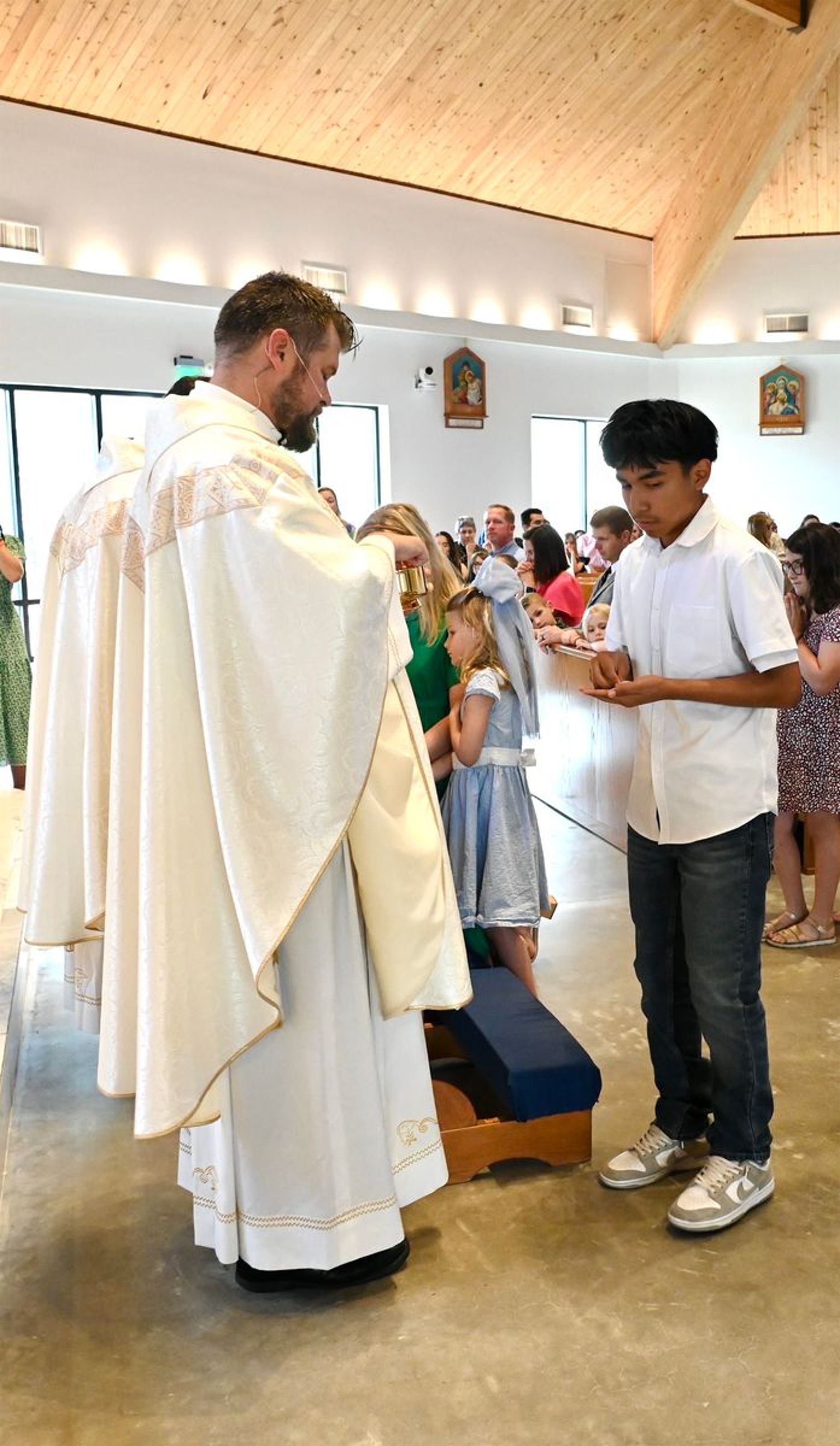 2025-04-05-first-communion-mass-0682.jpg