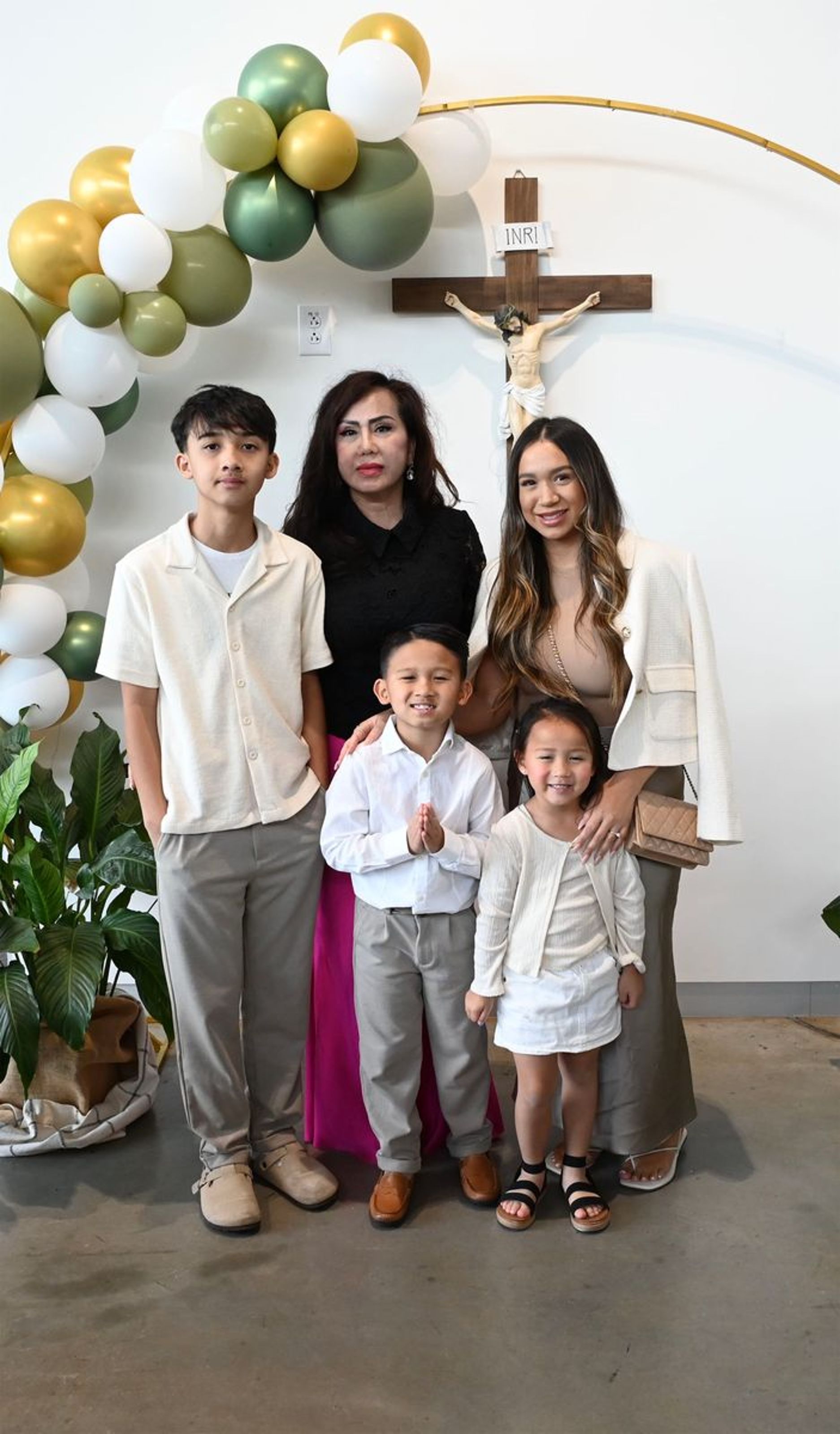 2025-04-05-first-communion-portraits-0026.jpg
