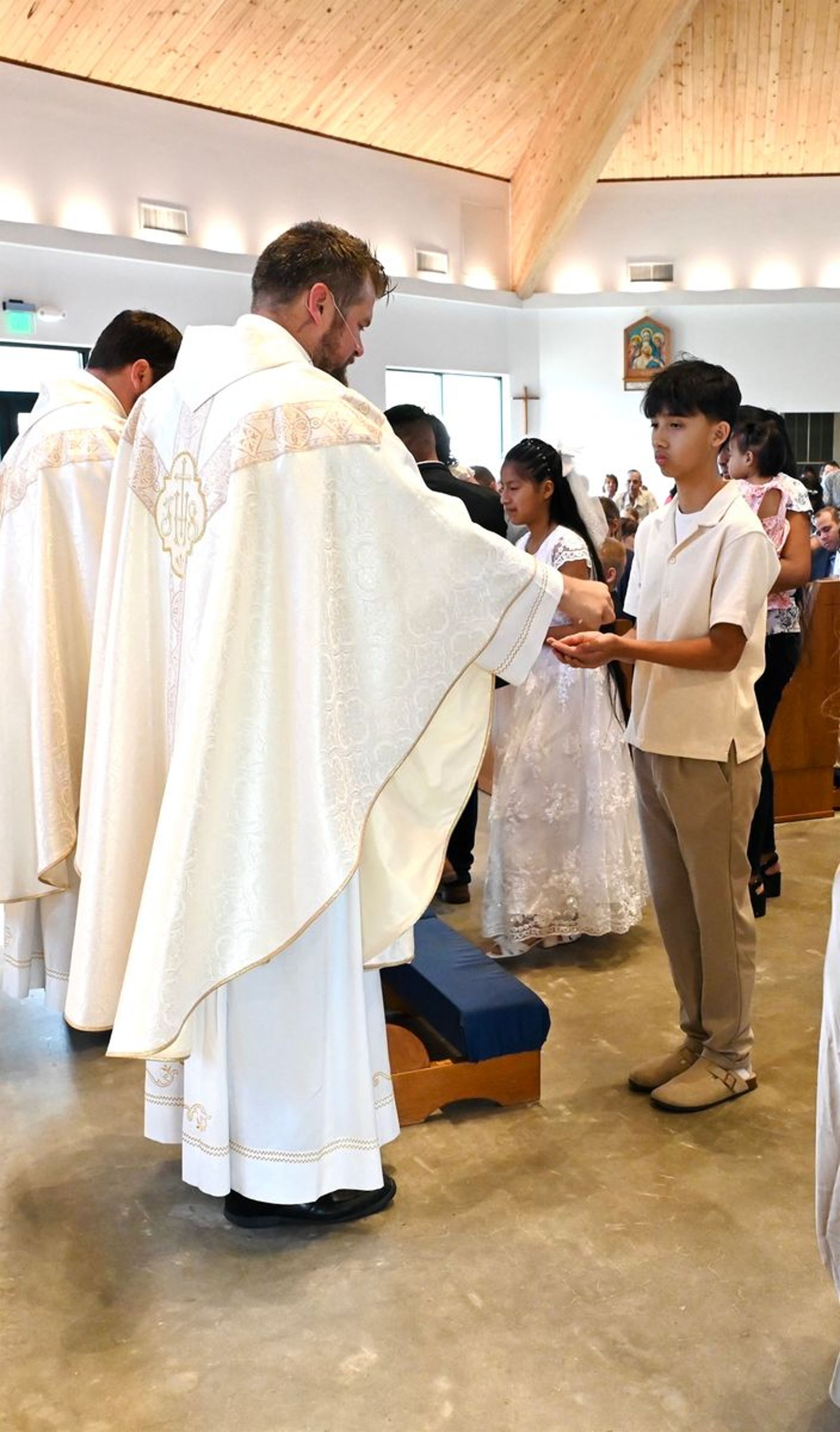 2025-04-05-first-communion-mass-0588.jpg