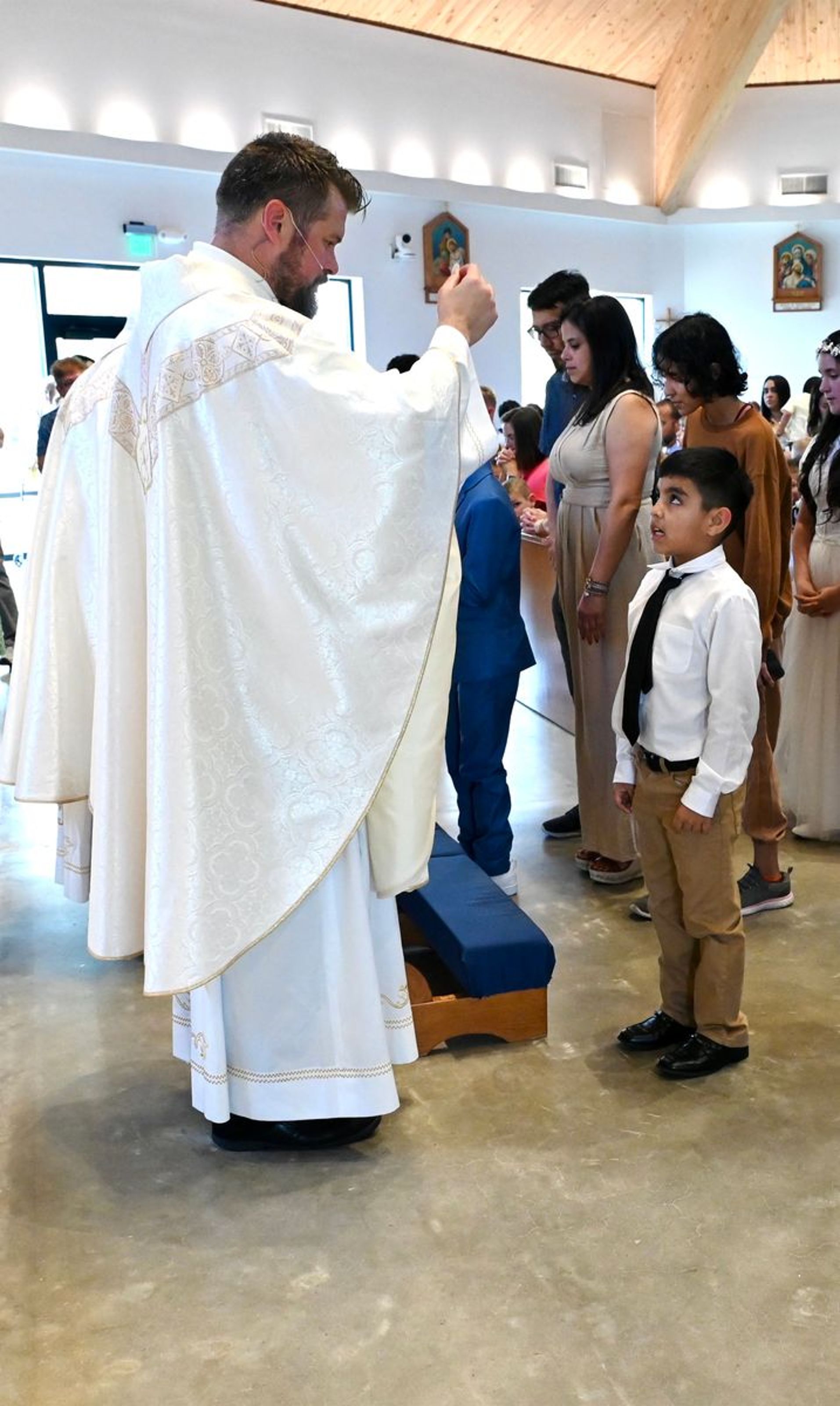 2025-04-05-first-communion-mass-0545.jpg