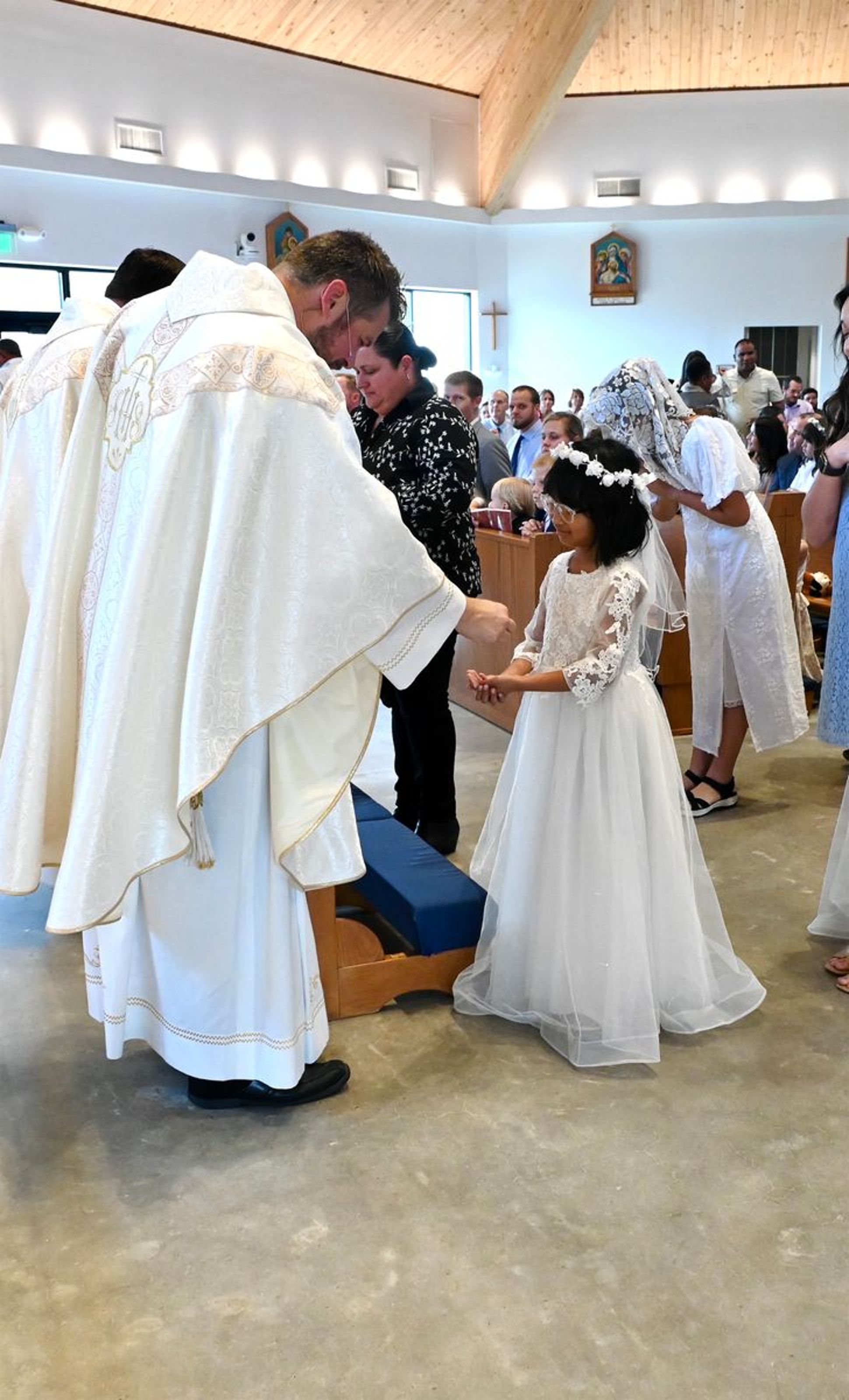 2025-04-05-first-communion-mass-0606.jpg