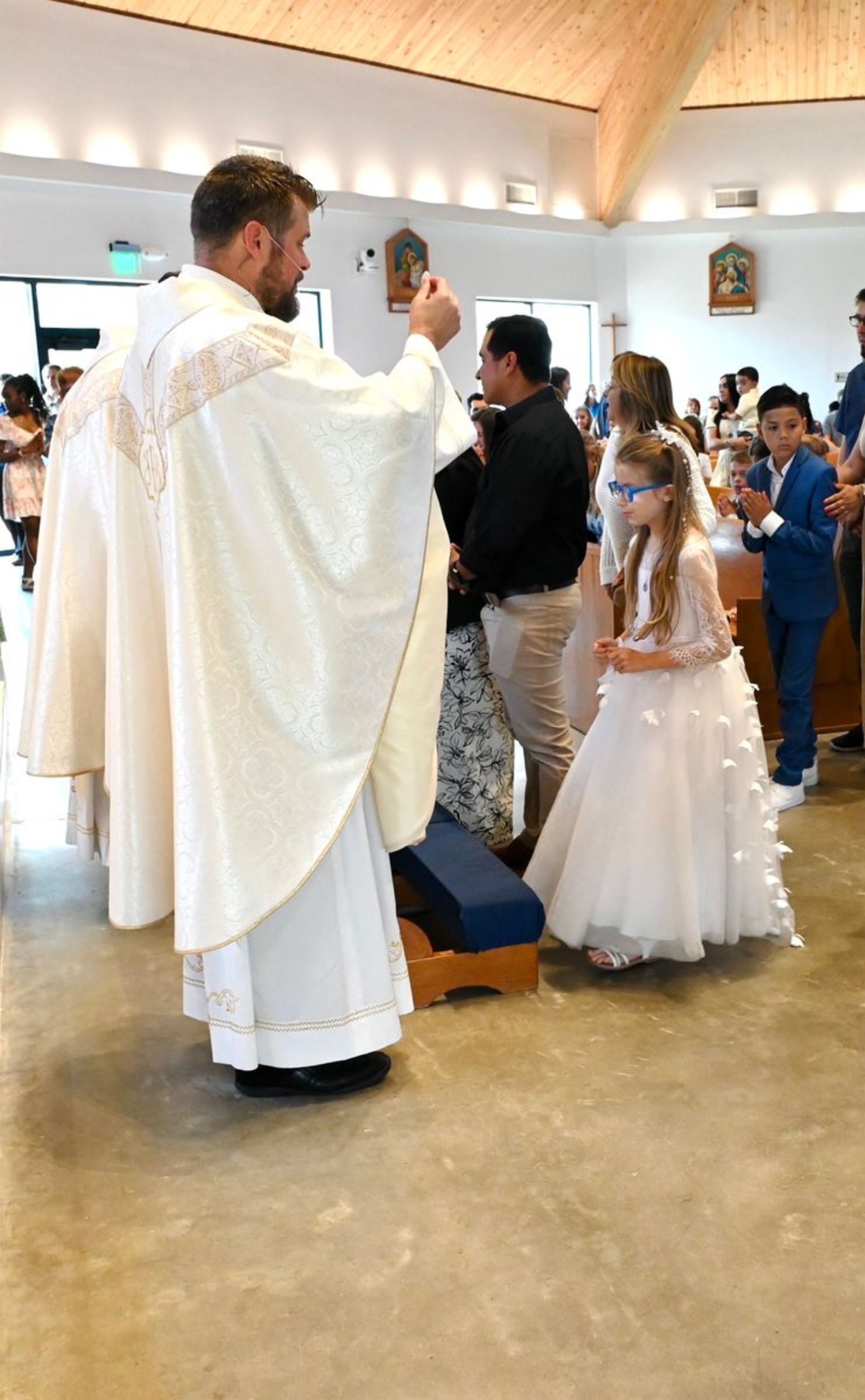 2025-04-05-first-communion-mass-0531.jpg