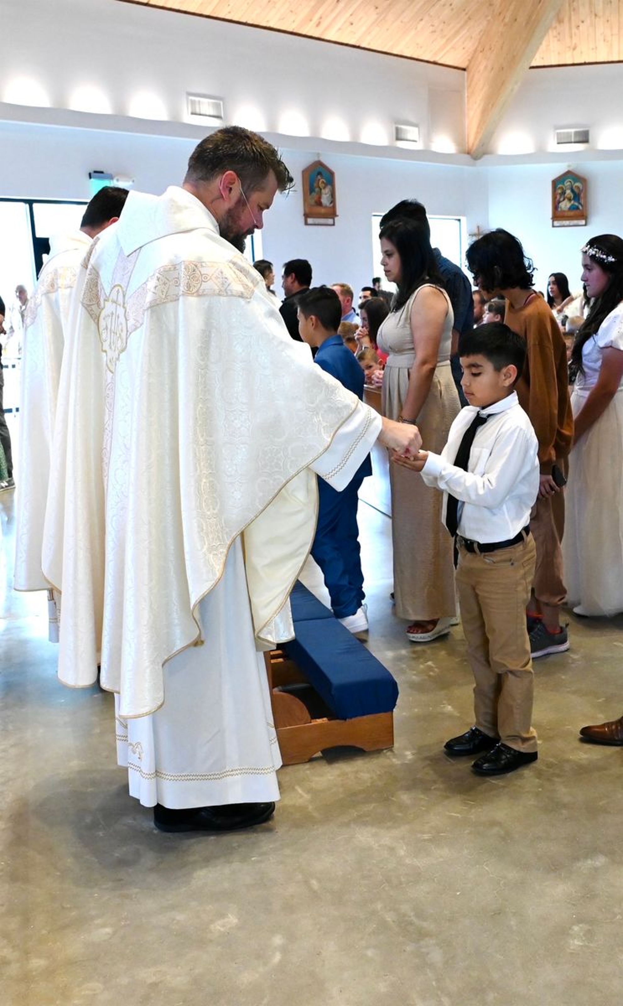 2025-04-05-first-communion-mass-0549.jpg