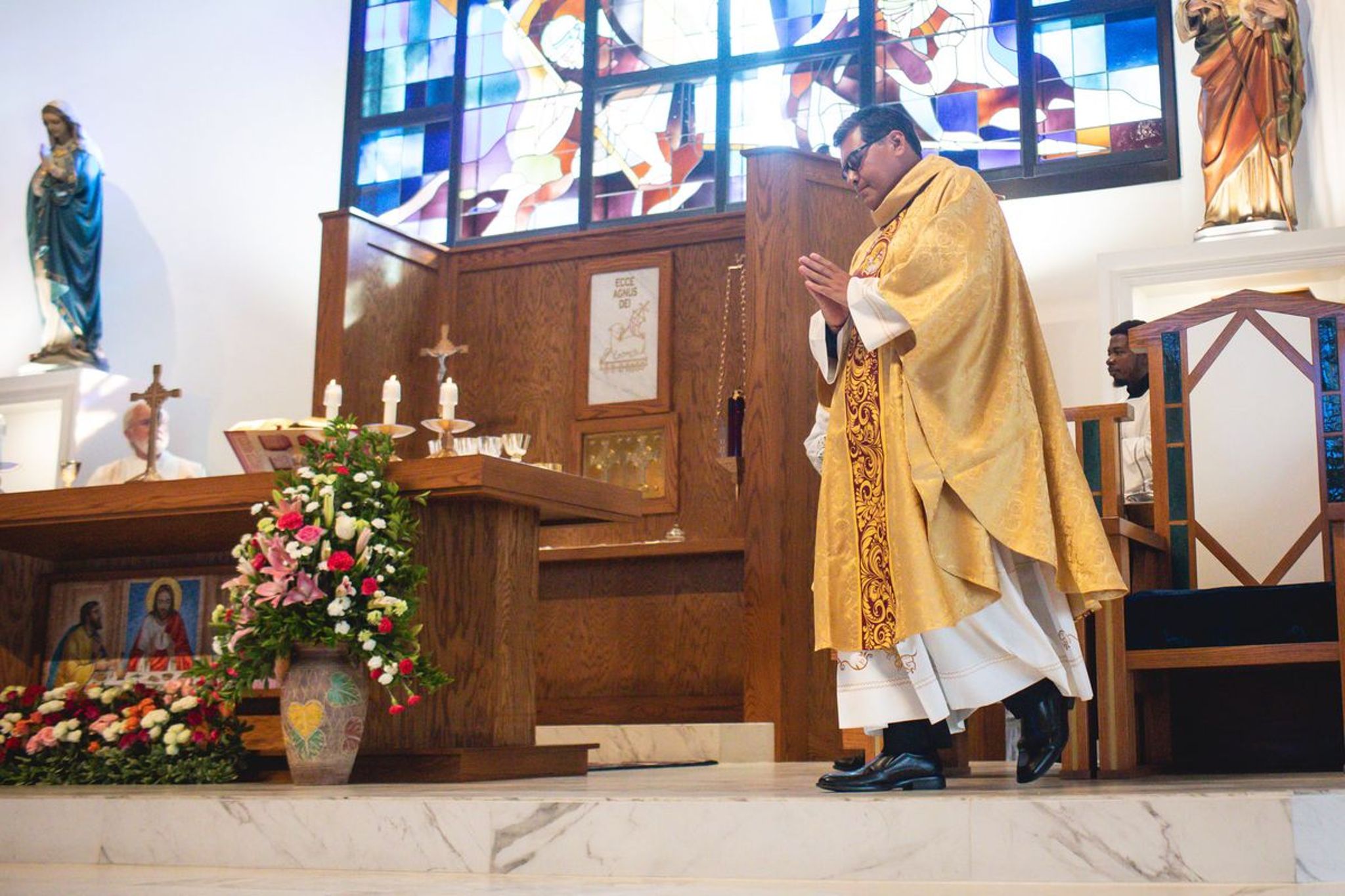 2025-11-23-fr-fernando-first-mass-0074.jpg