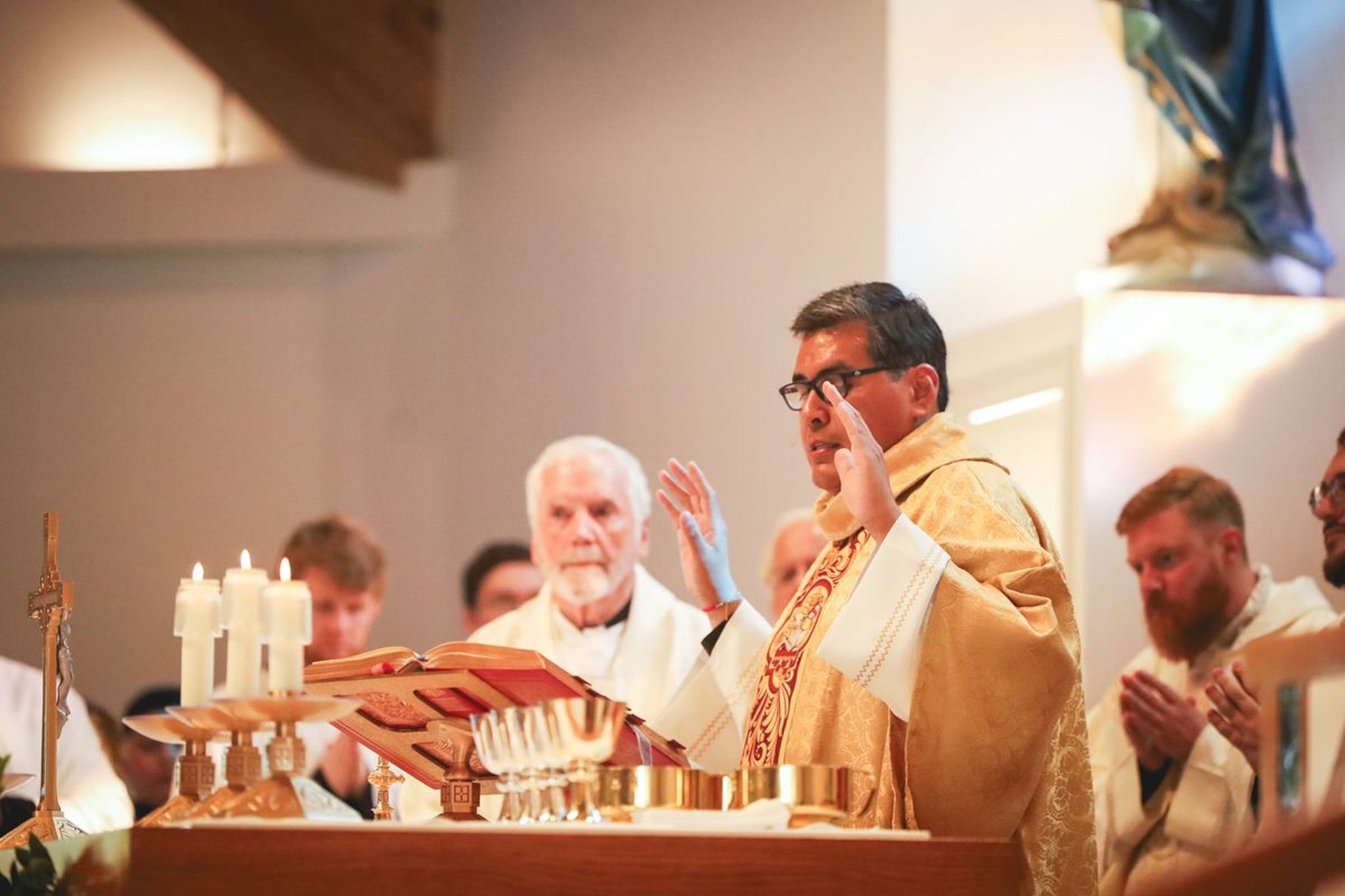 2025-11-23-fr-fernando-first-mass-0109.jpg