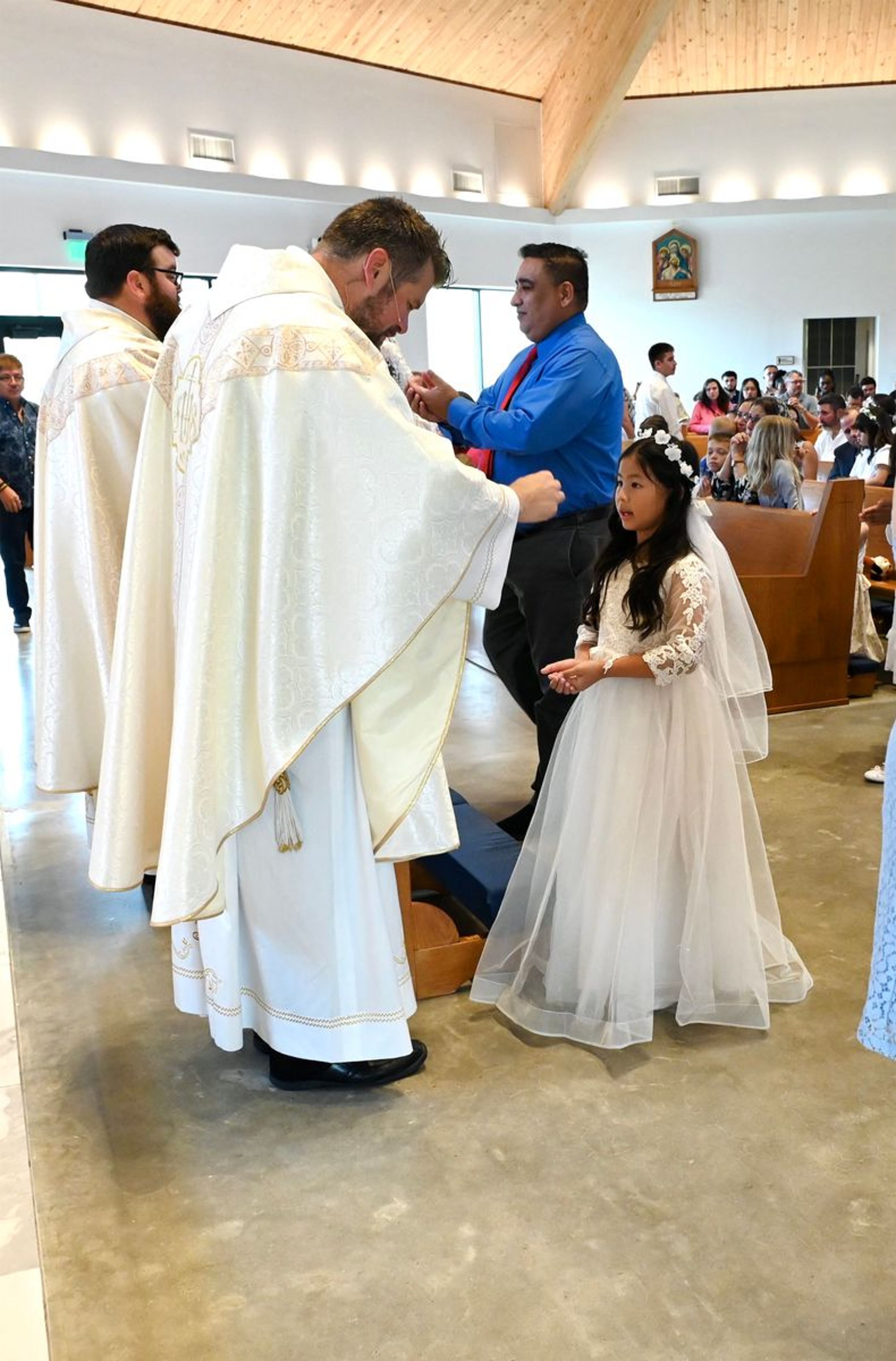 2025-04-05-first-communion-mass-0612.jpg
