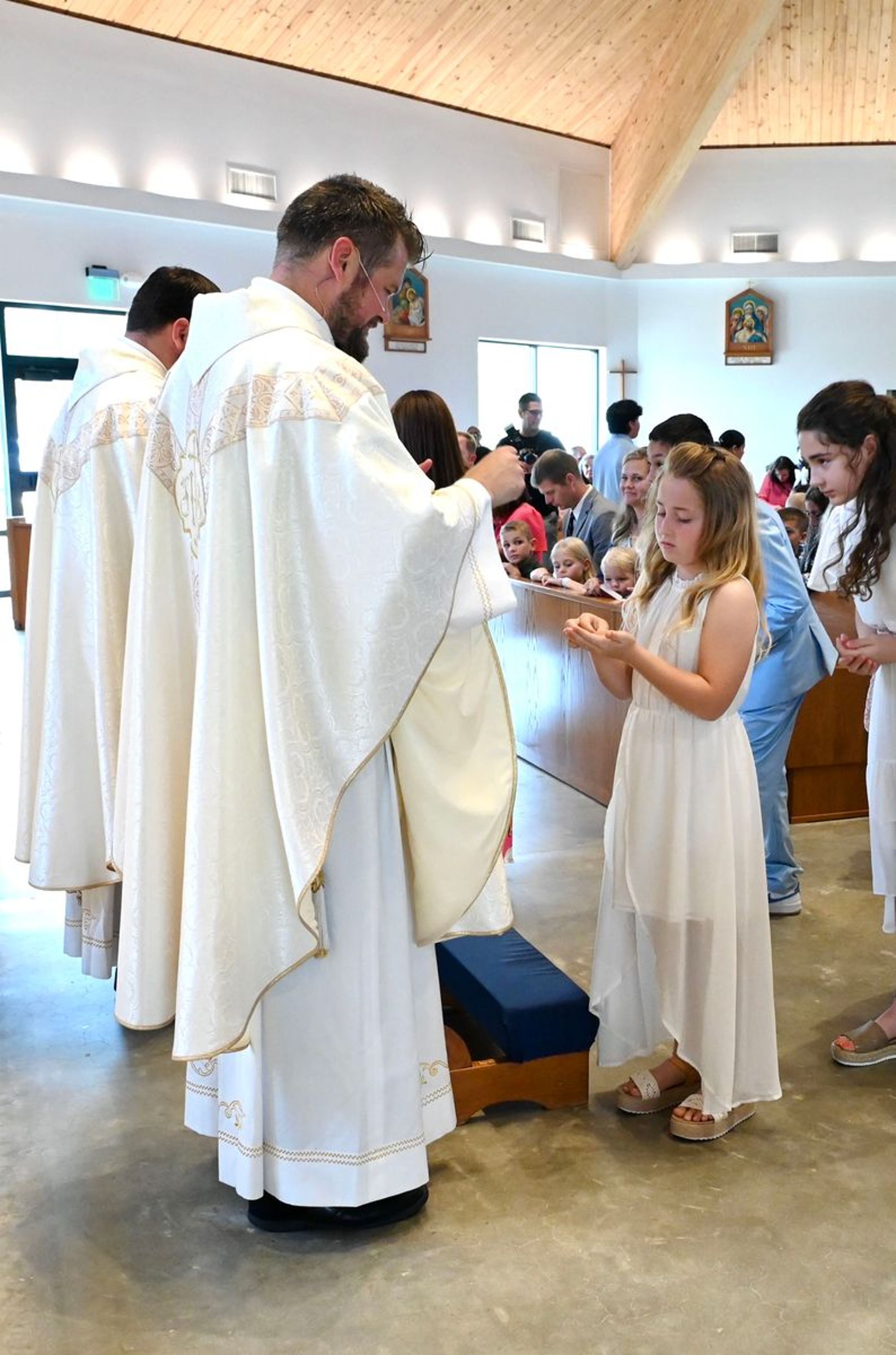 2025-04-05-first-communion-mass-0641.jpg