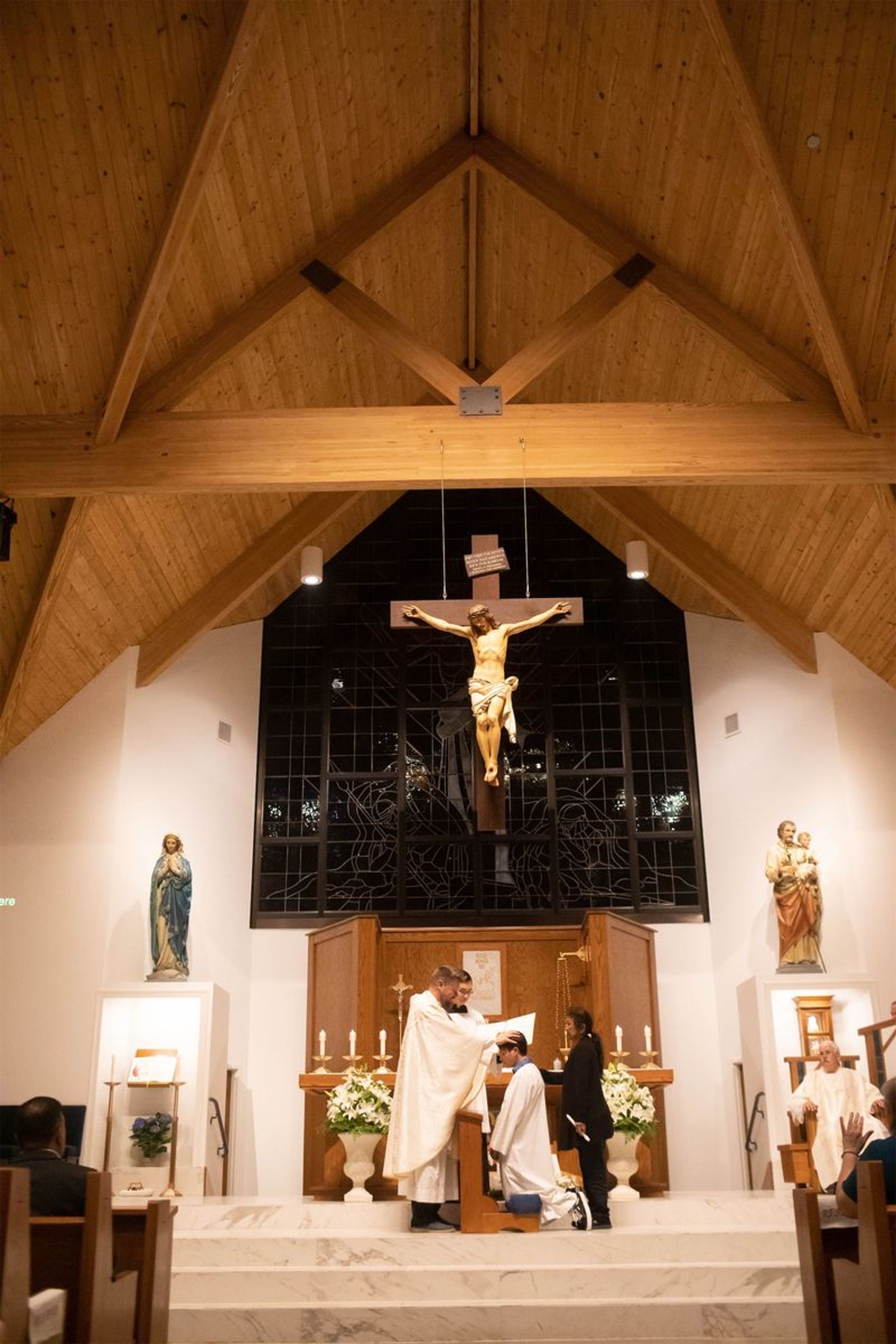 2023-04-08-easter-vigil-030.jpg