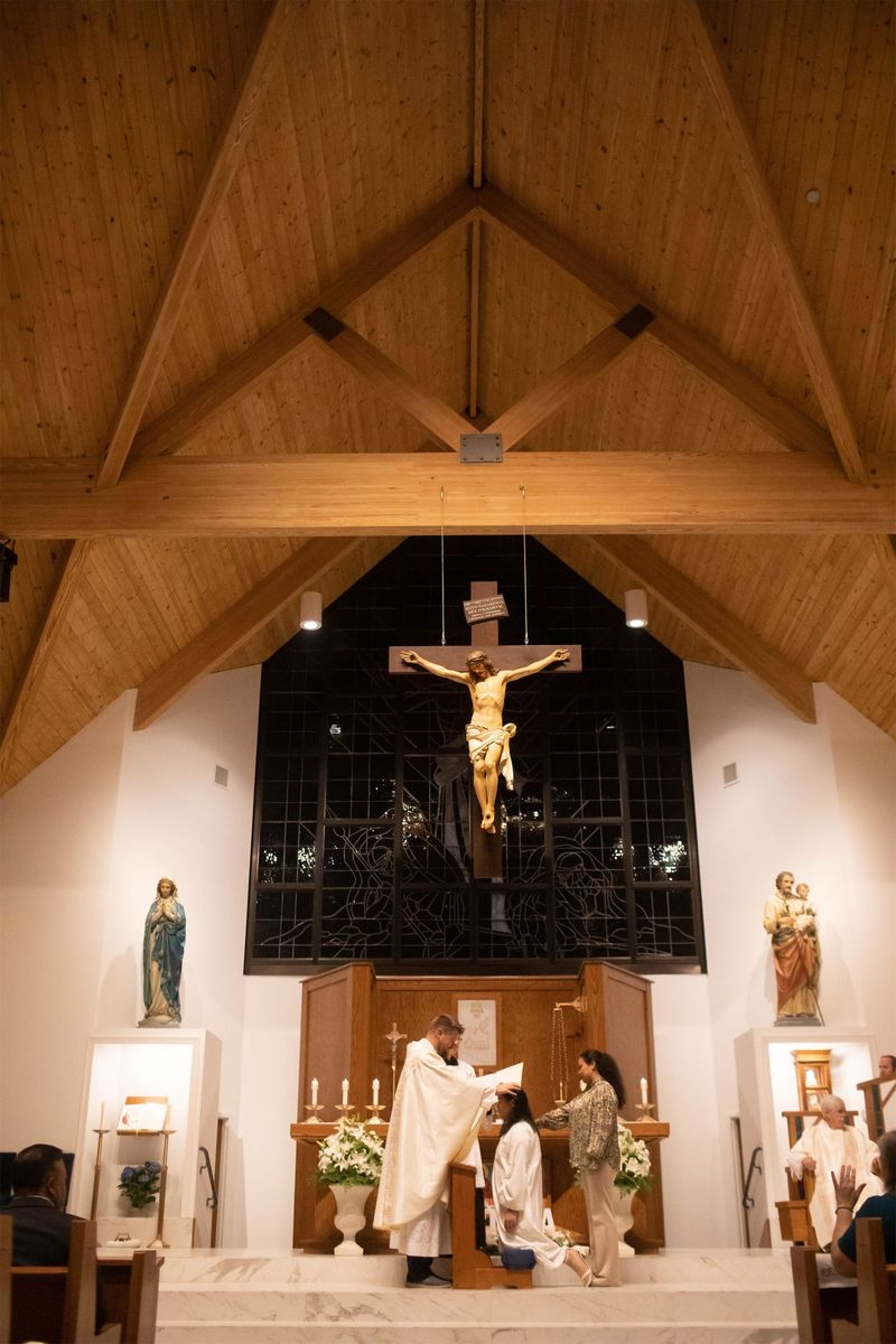 2023-04-08-easter-vigil-039.jpg