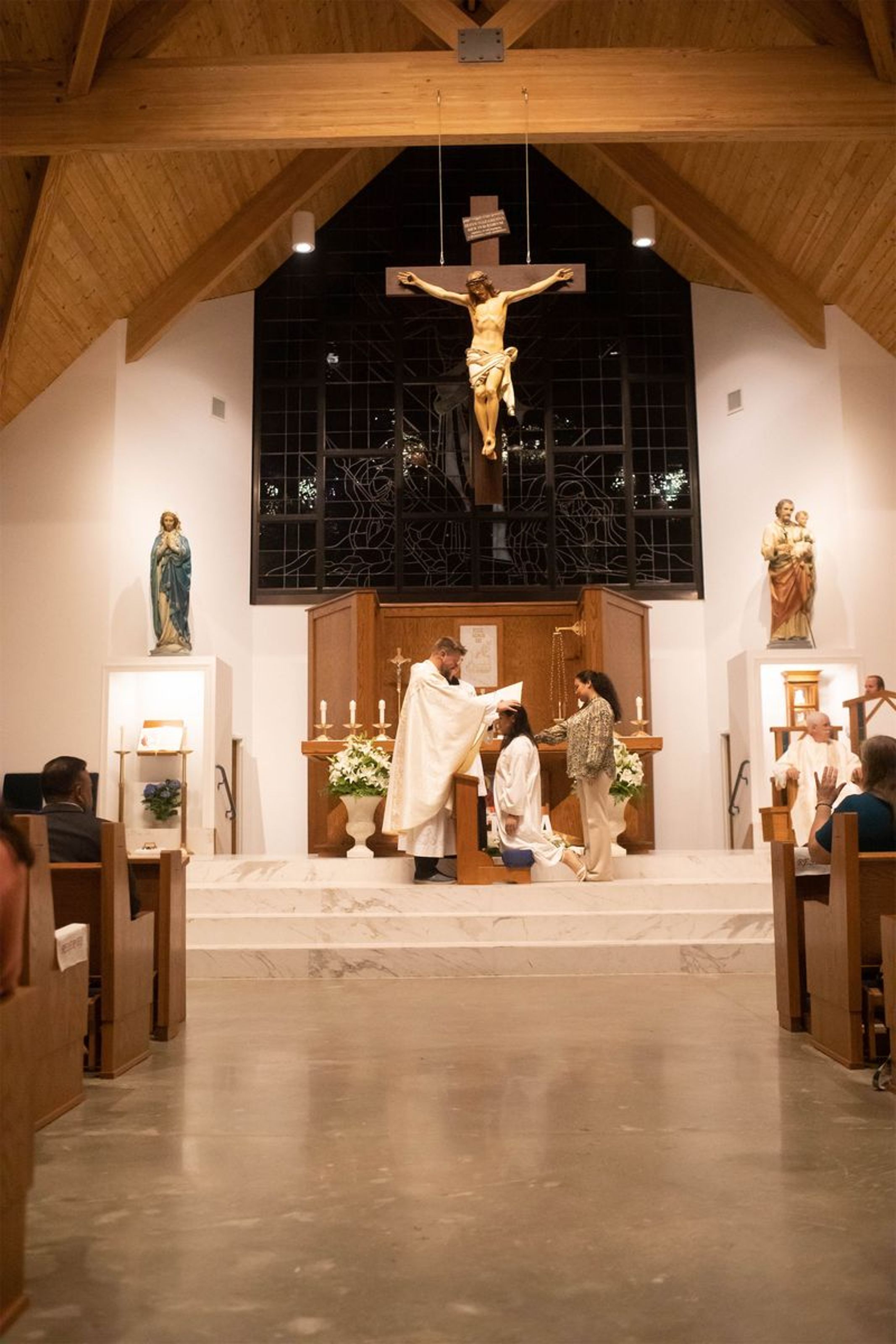 2023-04-08-easter-vigil-040.jpg