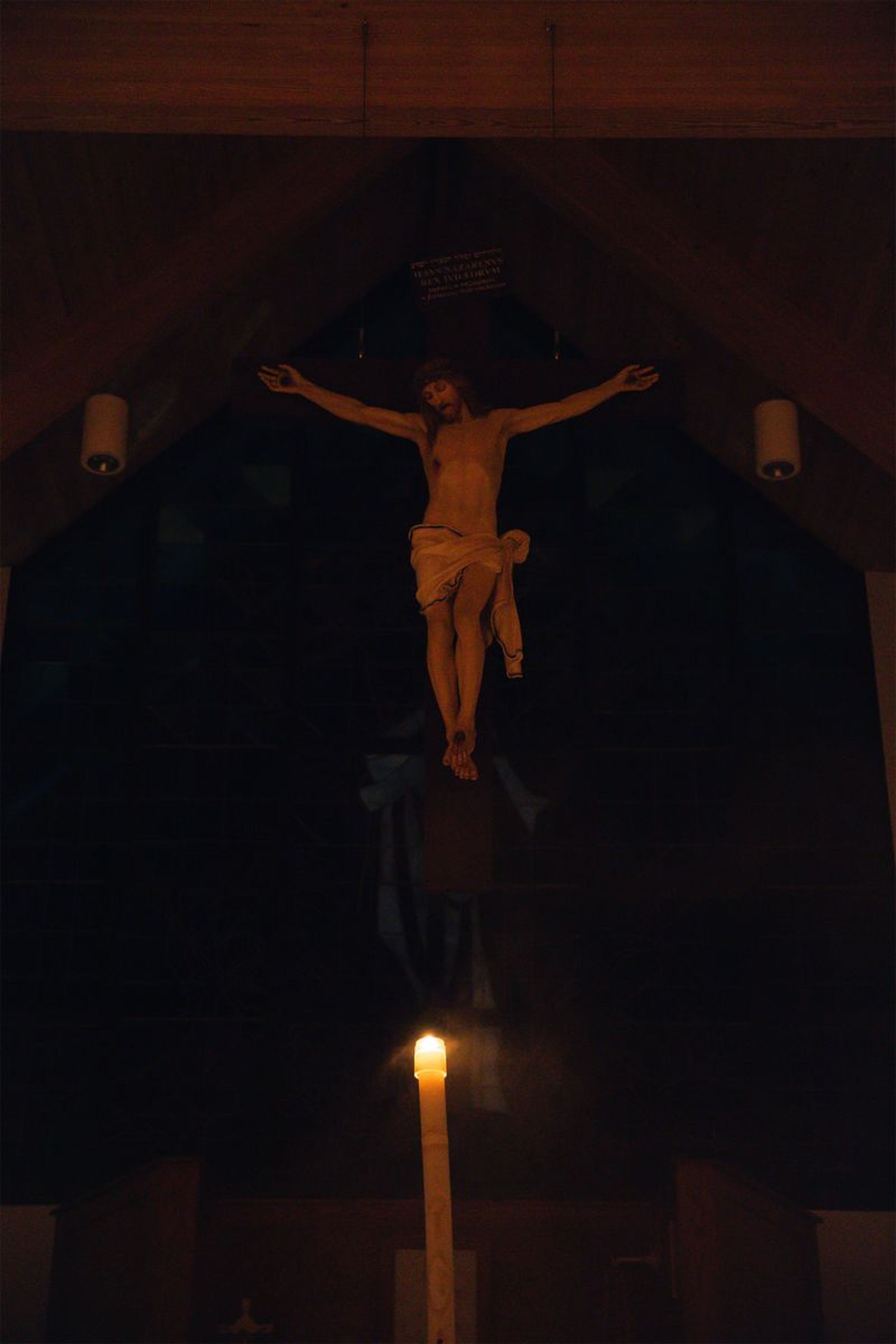 2025-04-19-easter-vigil-0035.jpg