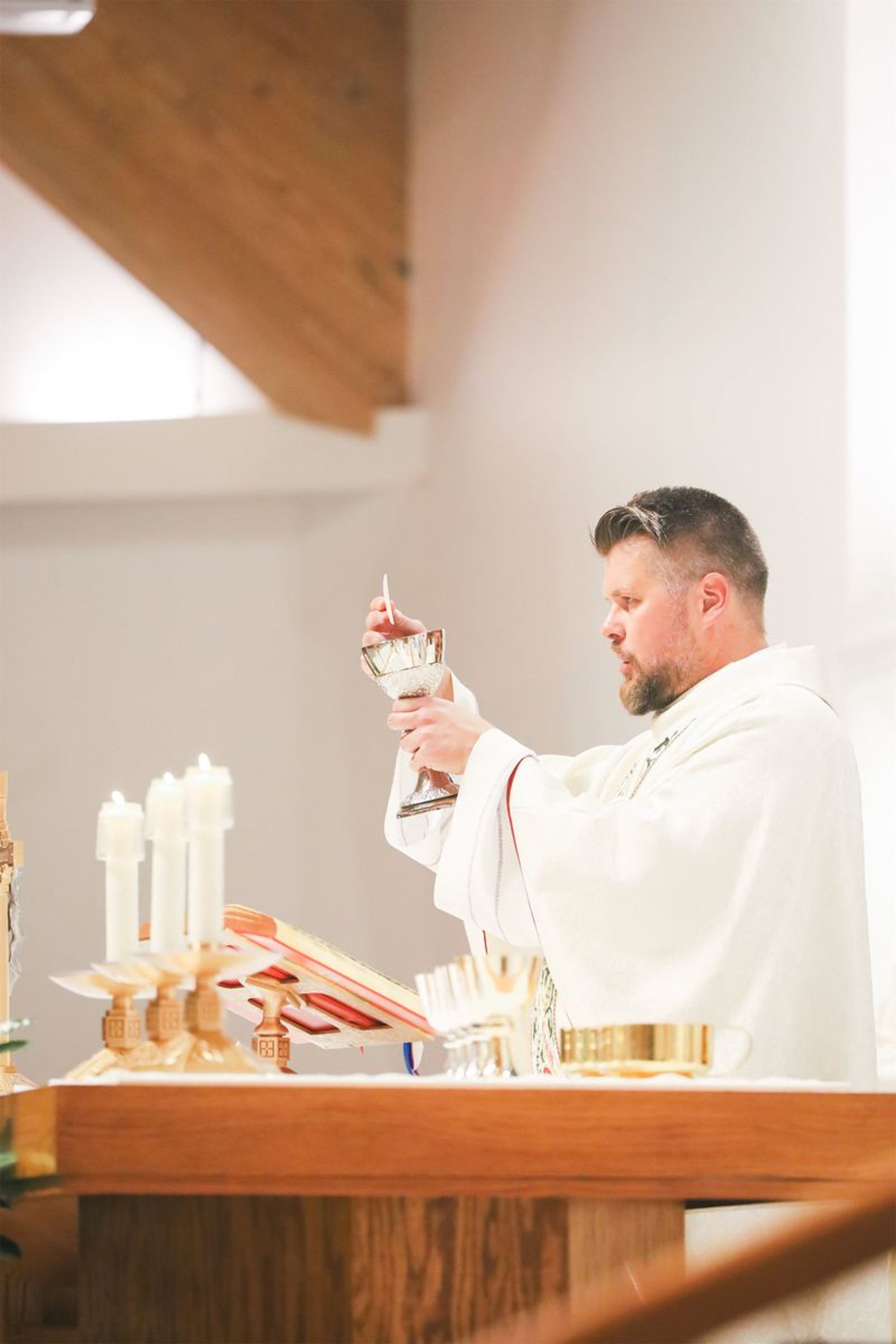 2025-04-19-easter-vigil-0327.jpg
