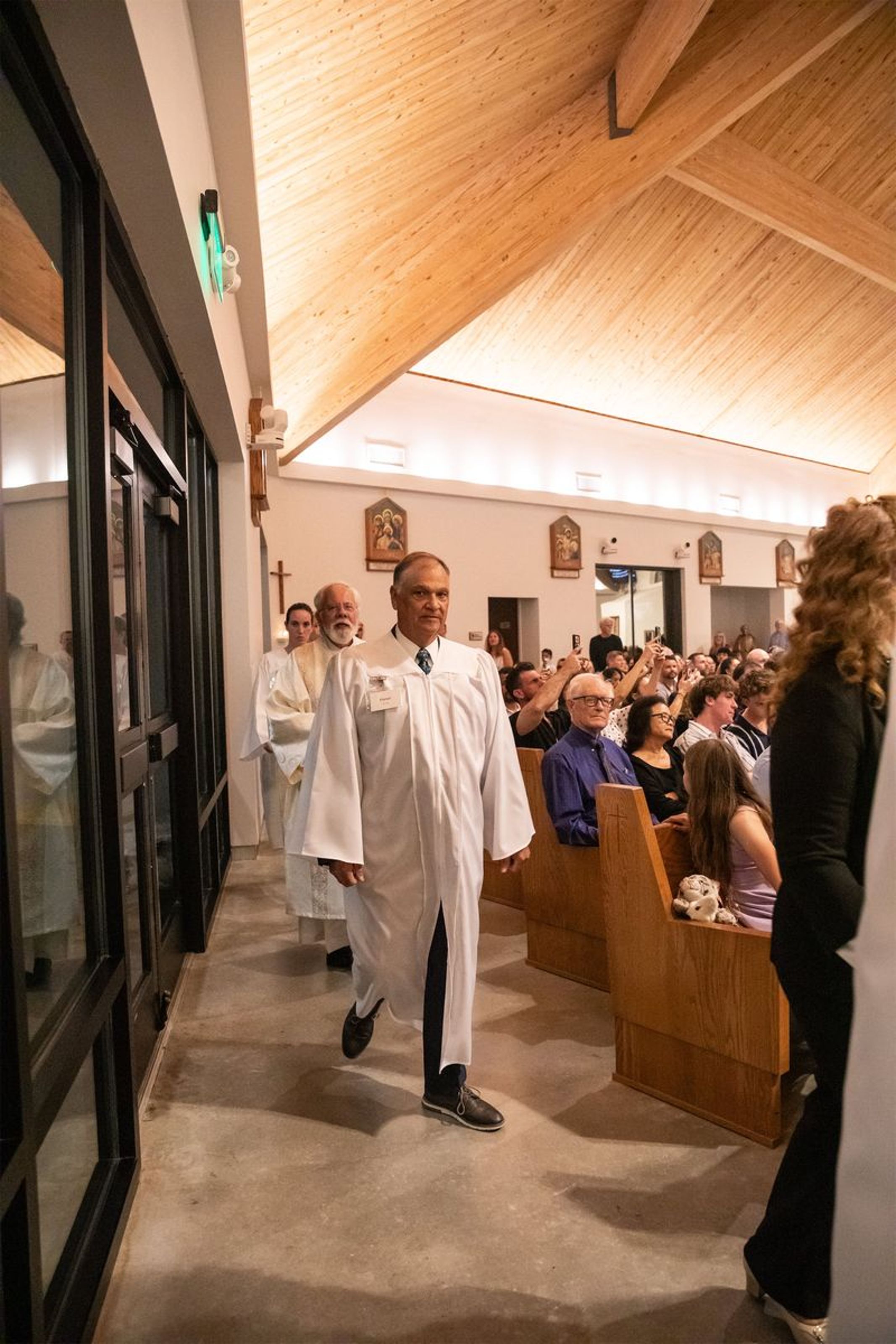 2026-04-04-easter-vigil-0317.jpg