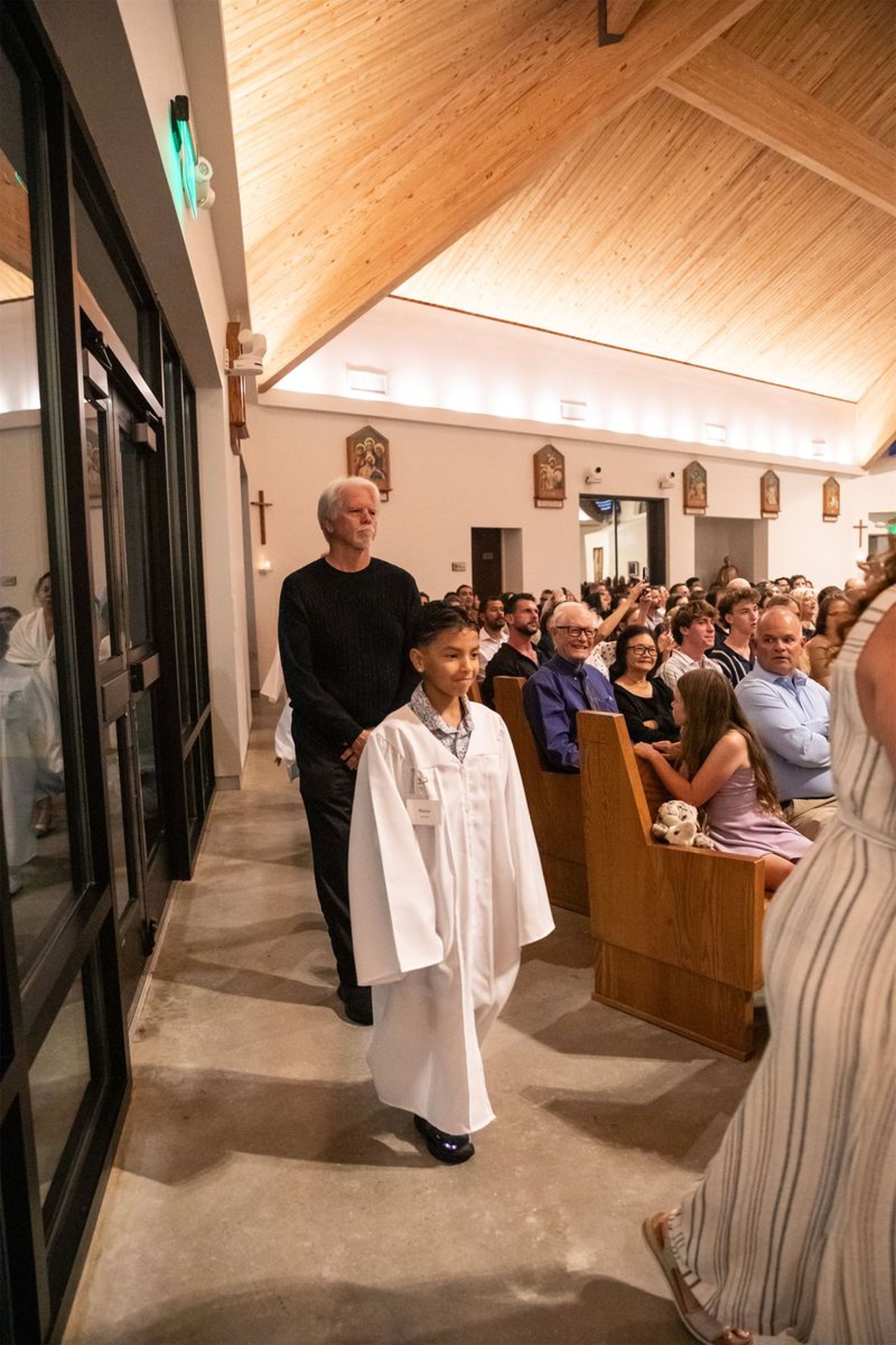 2026-04-04-easter-vigil-0323.jpg