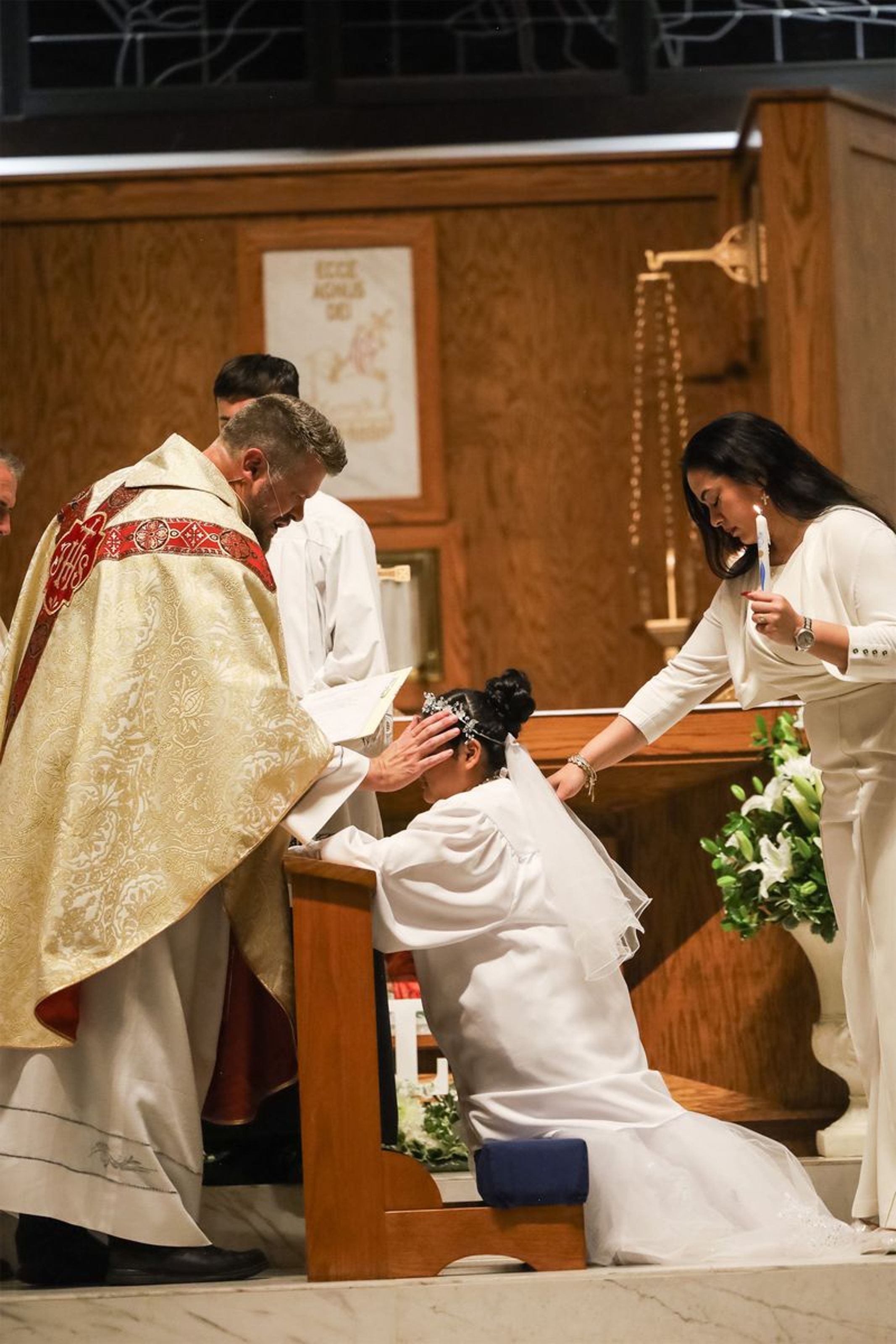 2026-04-04-easter-vigil-0359.jpg