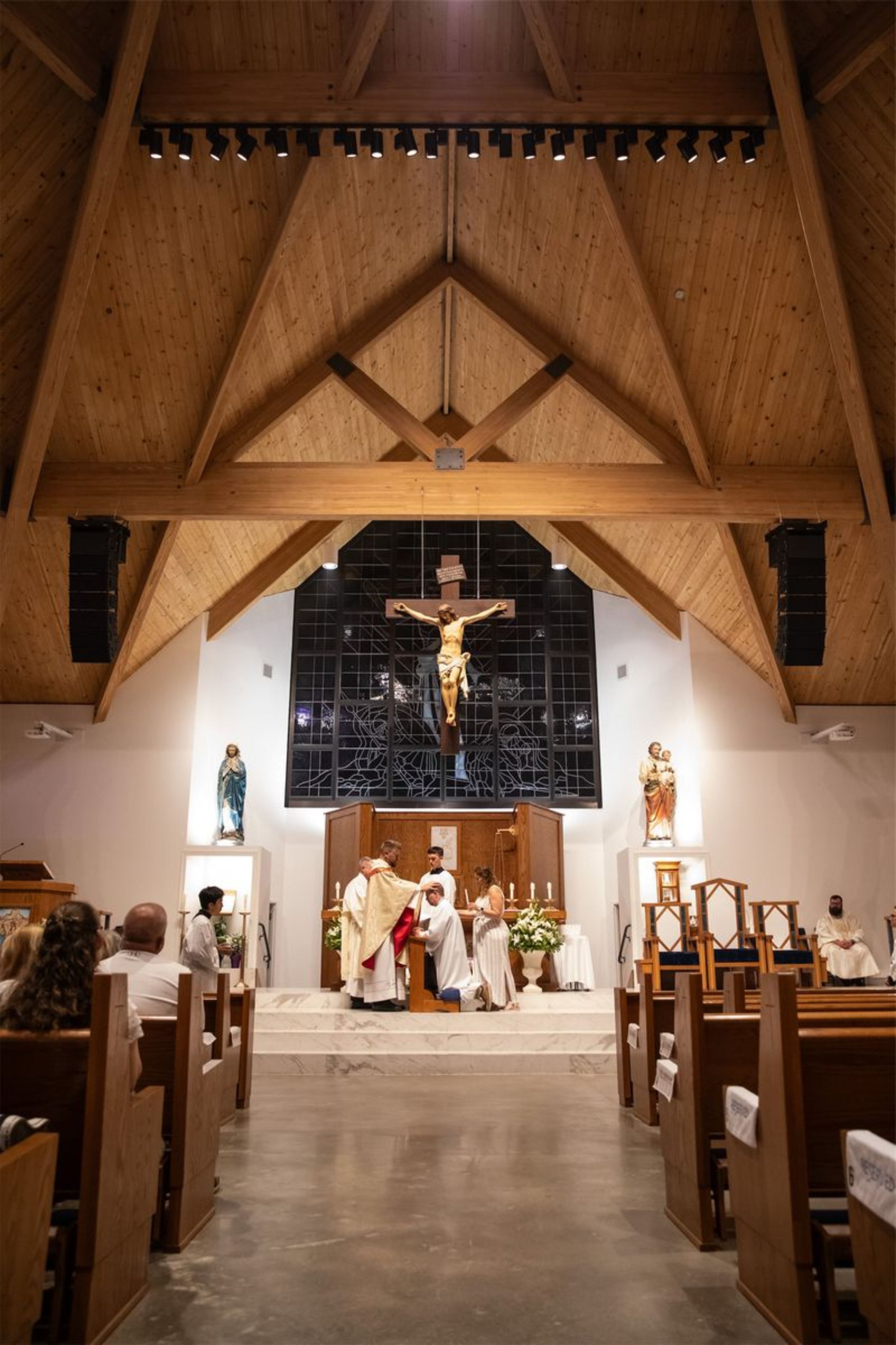 2026-04-04-easter-vigil-0404.jpg