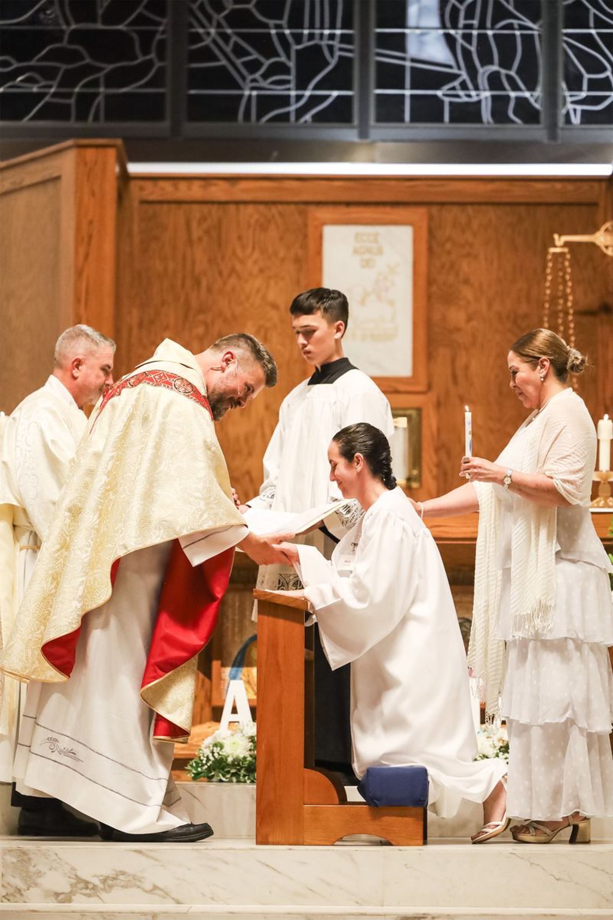 2026-04-04-easter-vigil-0422.jpg