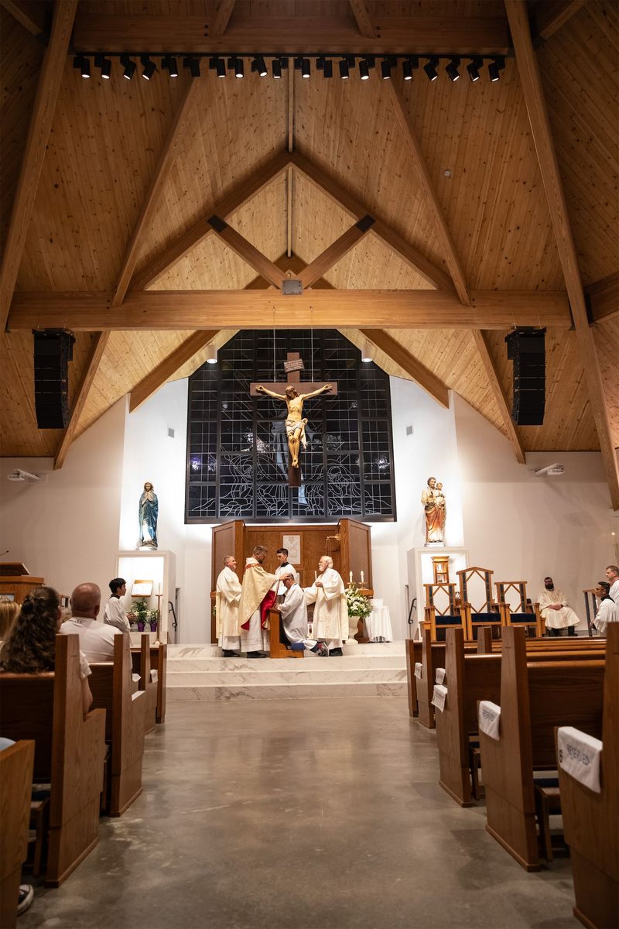 2026-04-04-easter-vigil-0426.jpg