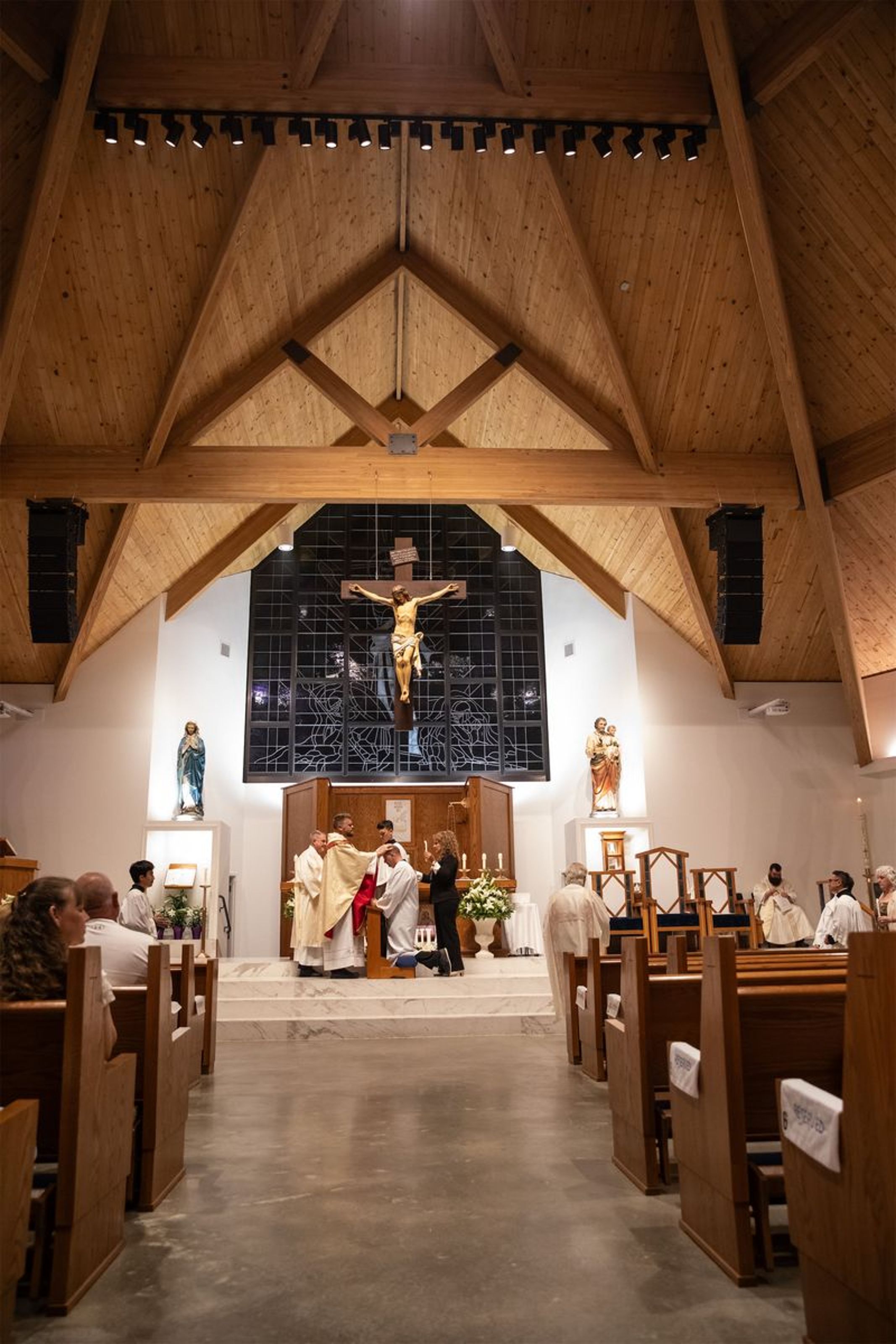 2026-04-04-easter-vigil-0430.jpg
