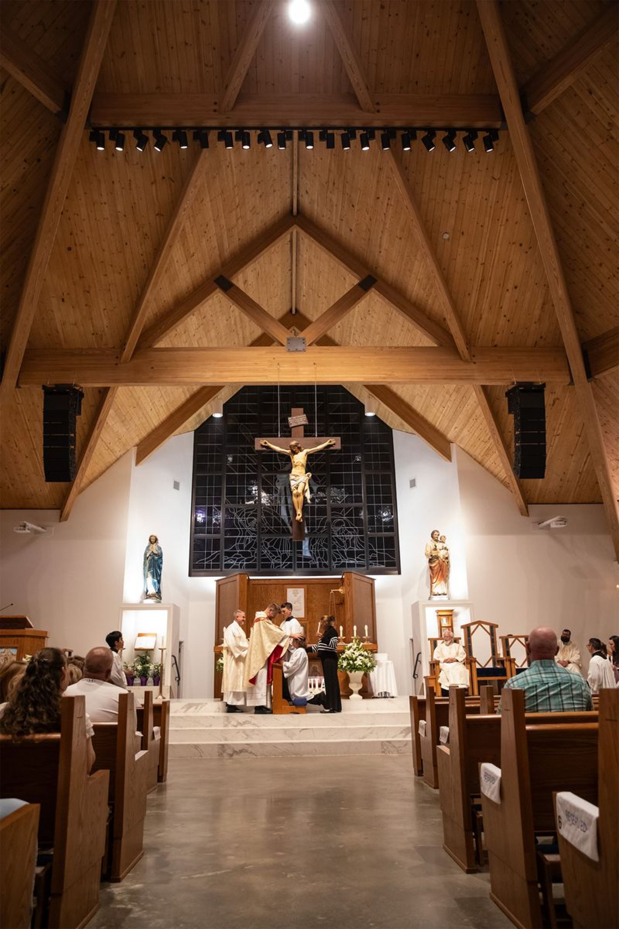 2026-04-04-easter-vigil-0450.jpg