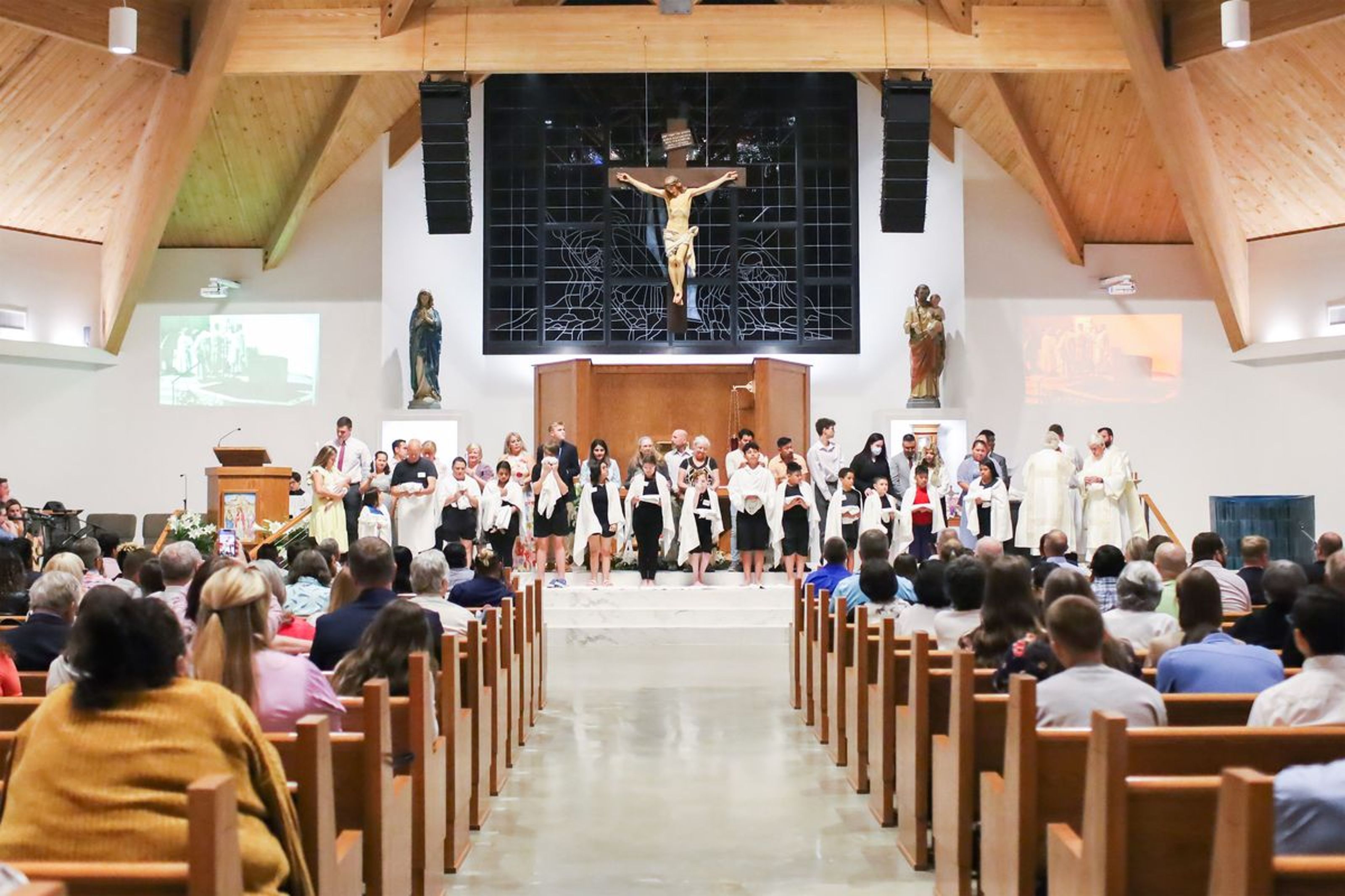 2022-04-16-easter-vigil-131.jpg
