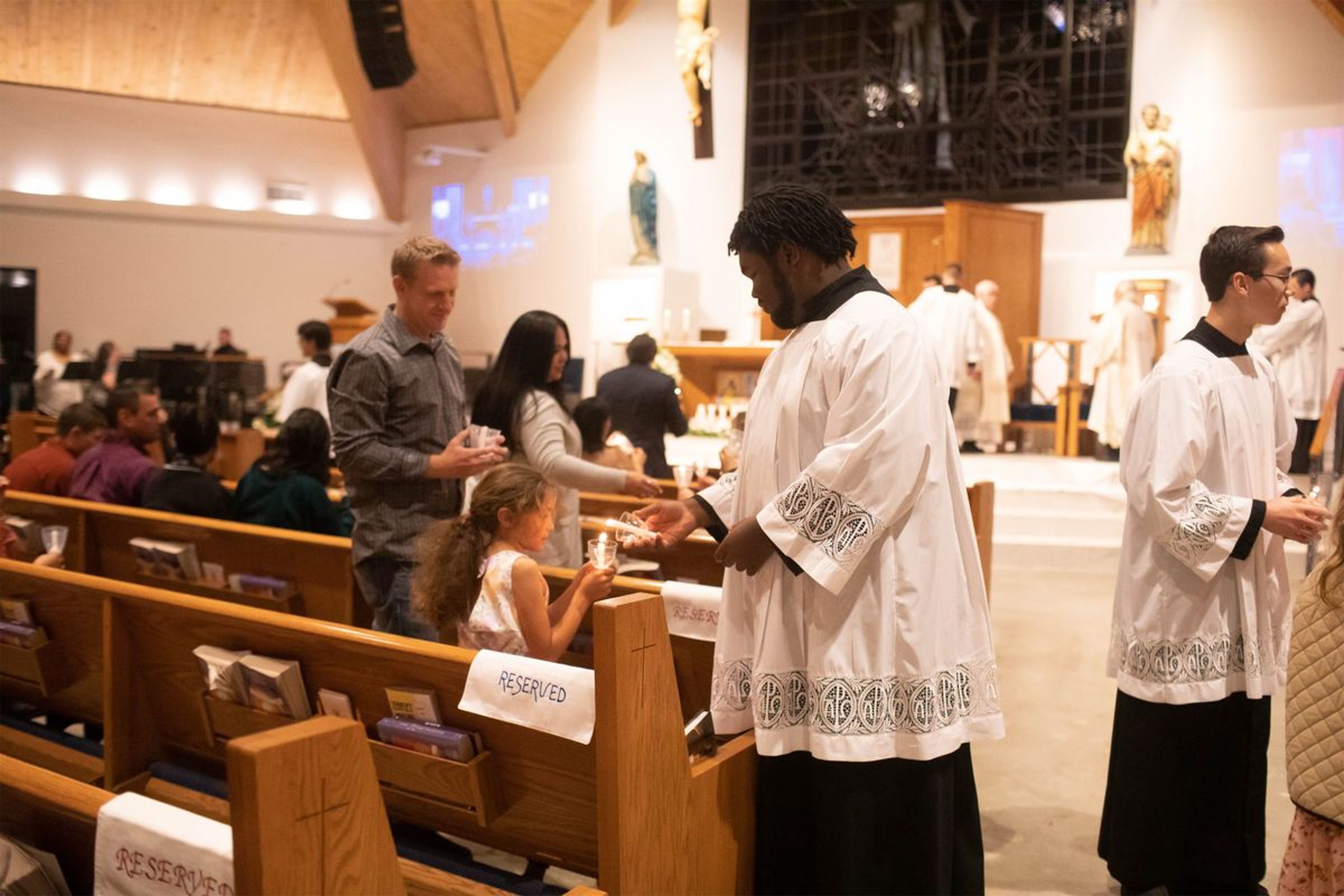 2023-04-08-easter-vigil-096.jpg