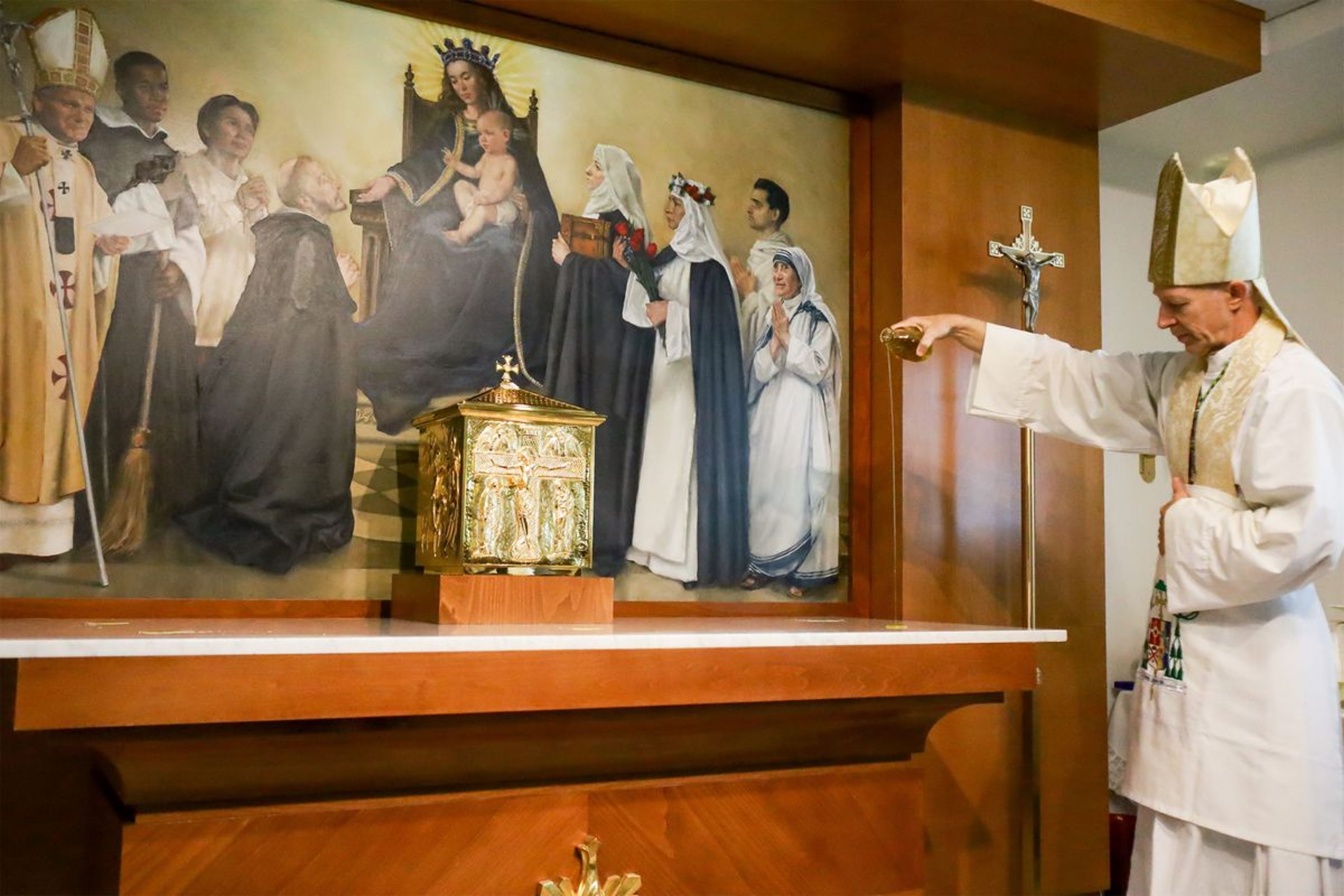 2024-11-23-adoration-chapel-dedication-0016.jpg