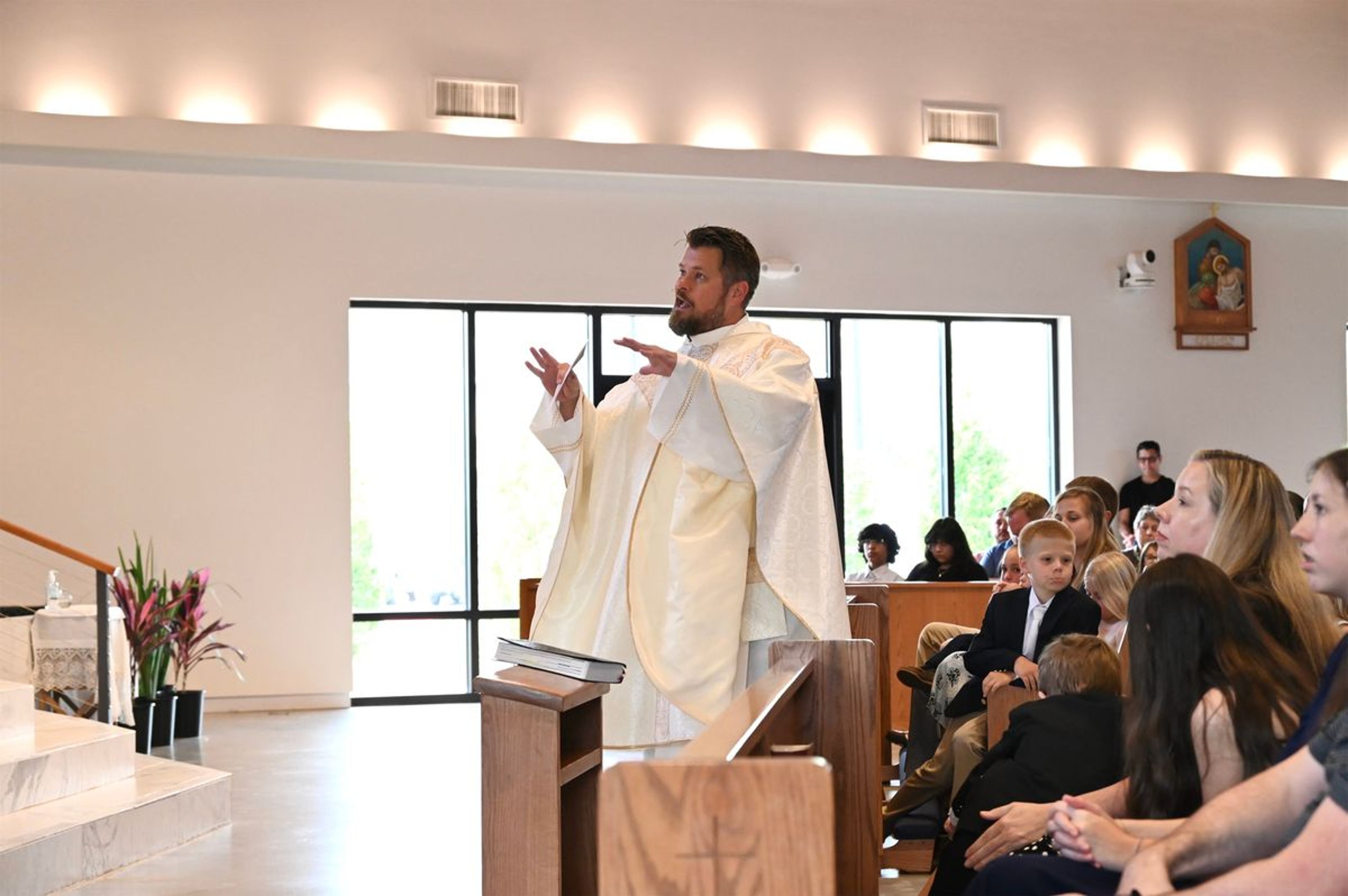 2025-04-05-first-communion-mass-0422.jpg