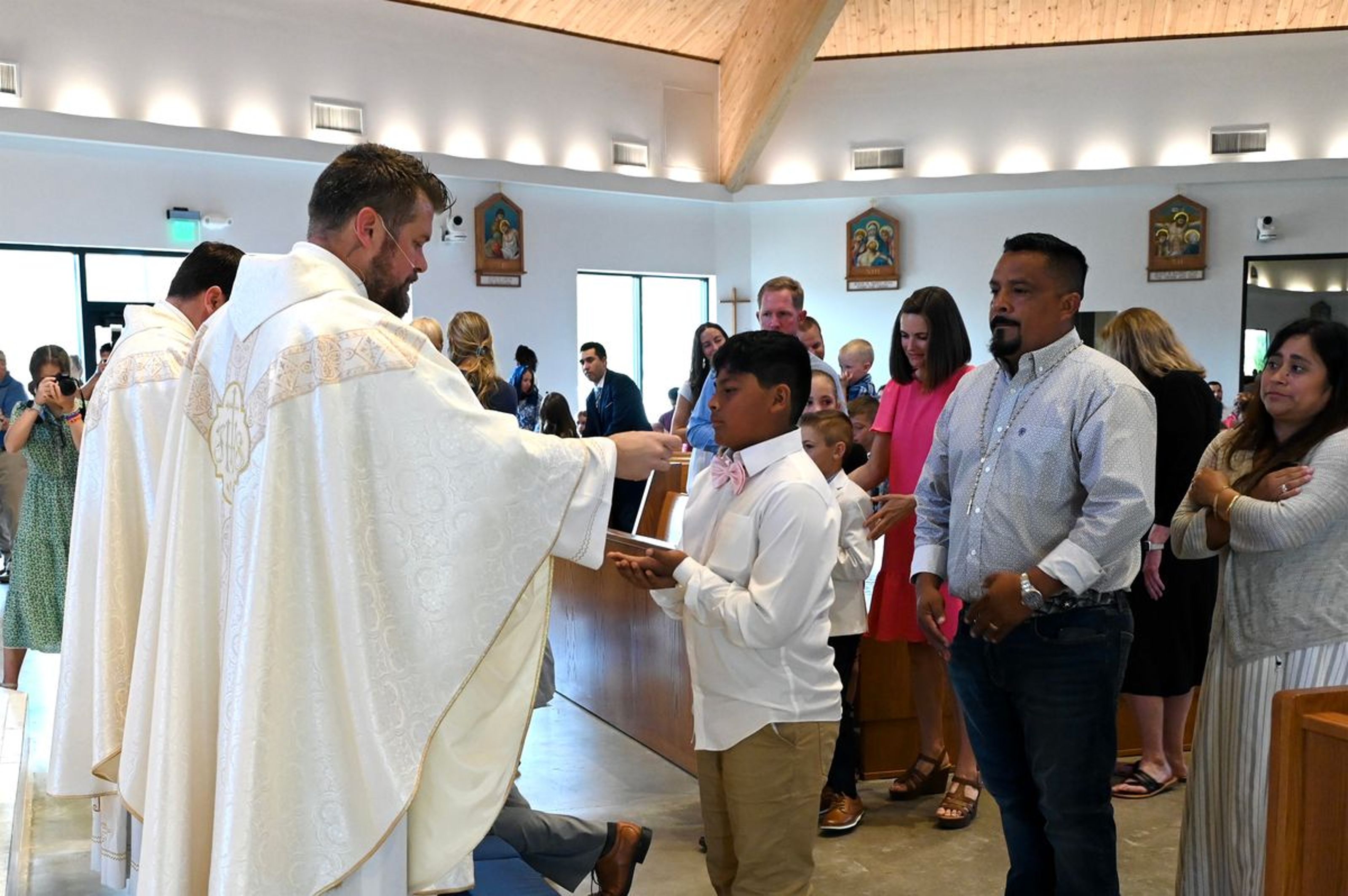 2025-04-05-first-communion-mass-0471.jpg