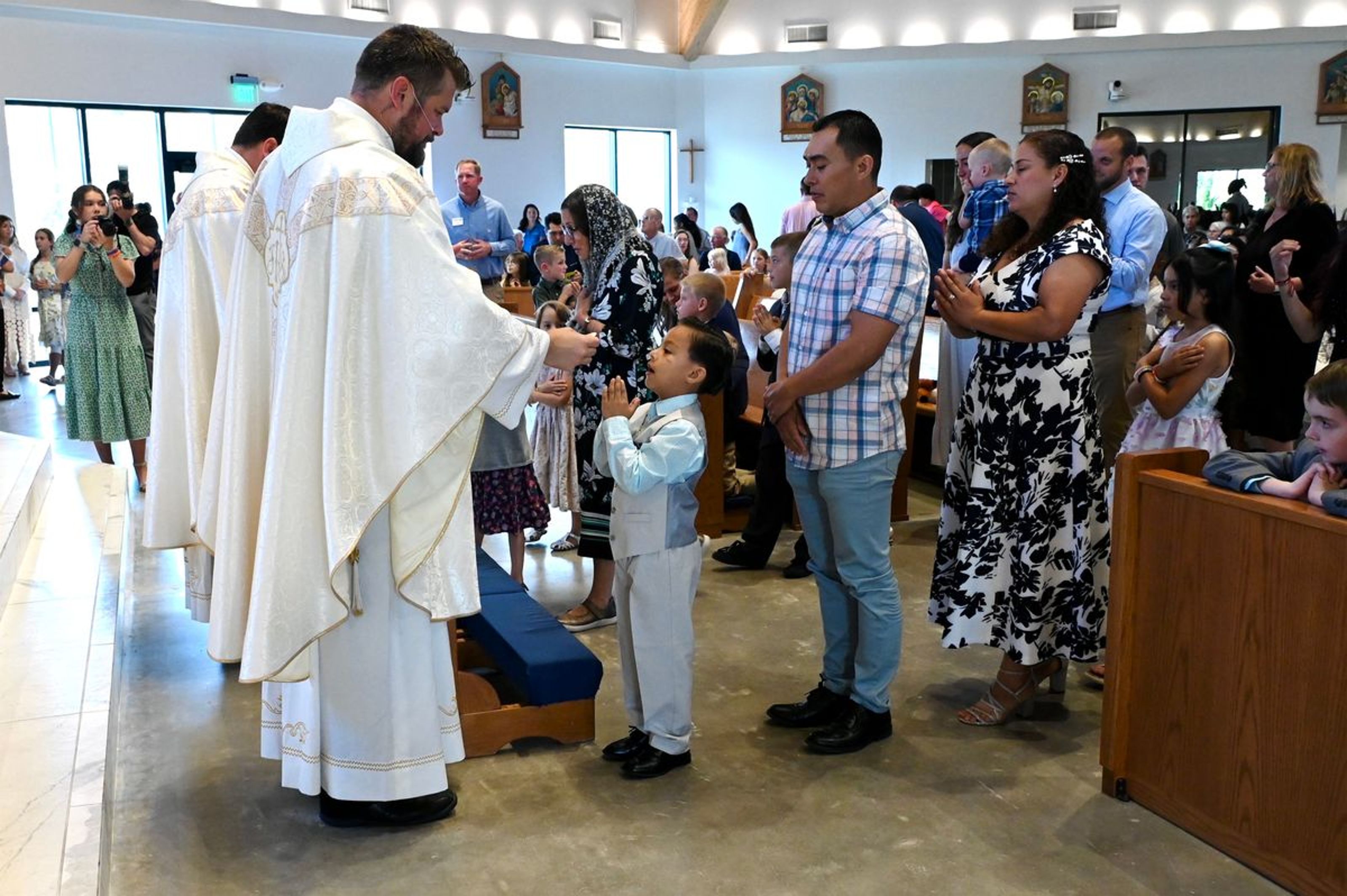 2025-04-05-first-communion-mass-0486.jpg