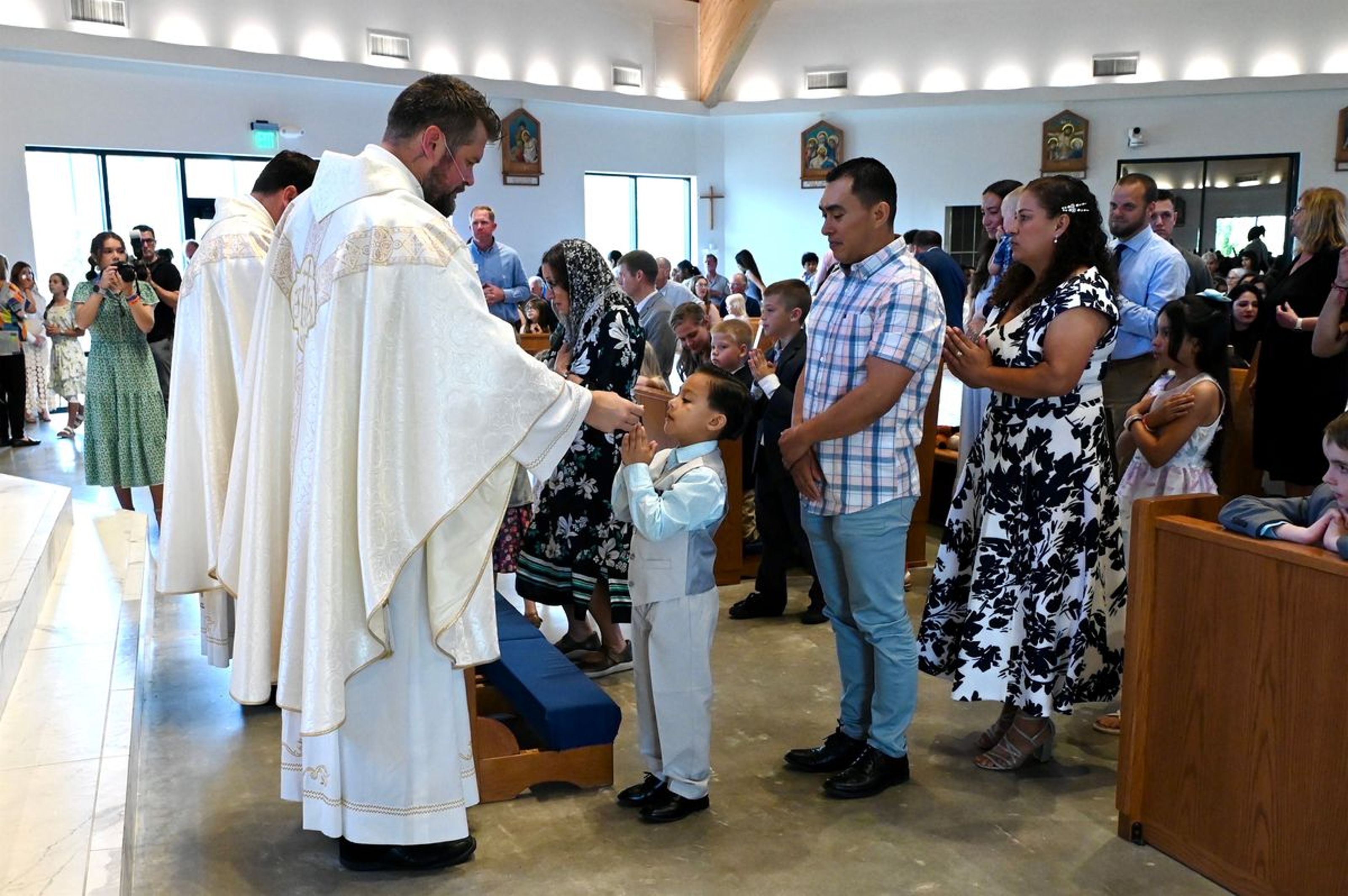 2025-04-05-first-communion-mass-0487.jpg