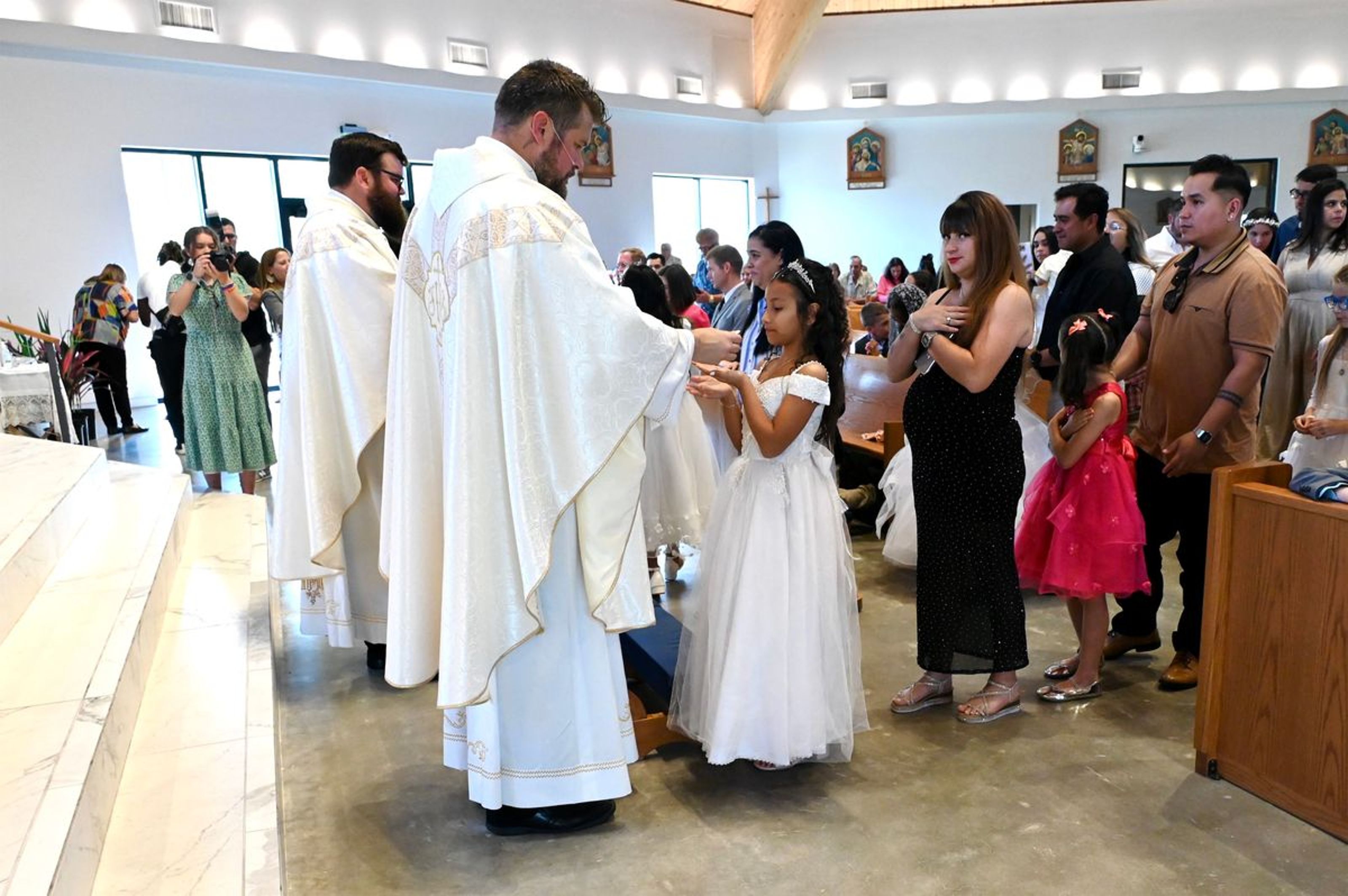 2025-04-05-first-communion-mass-0528.jpg