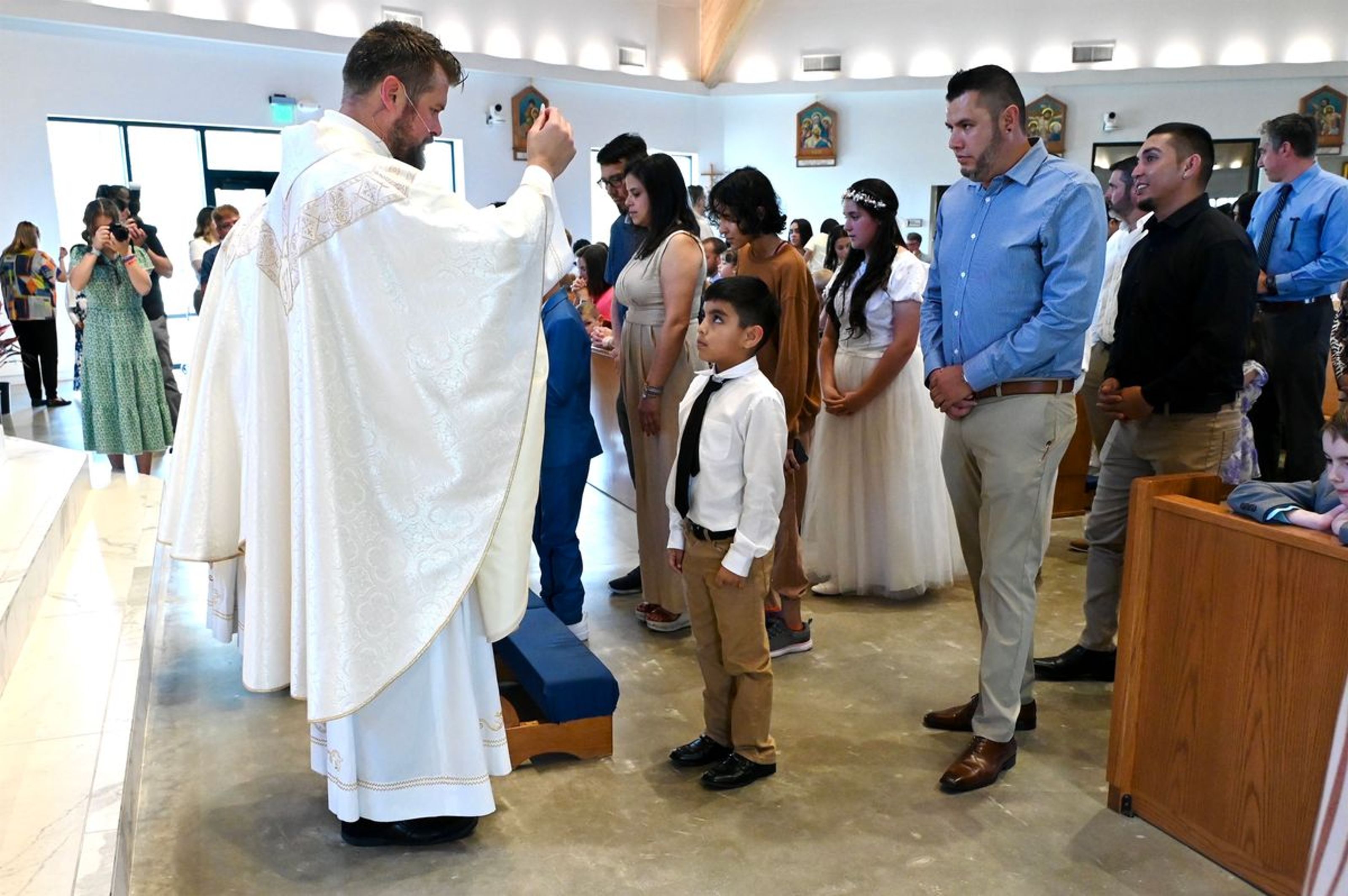 2025-04-05-first-communion-mass-0544.jpg