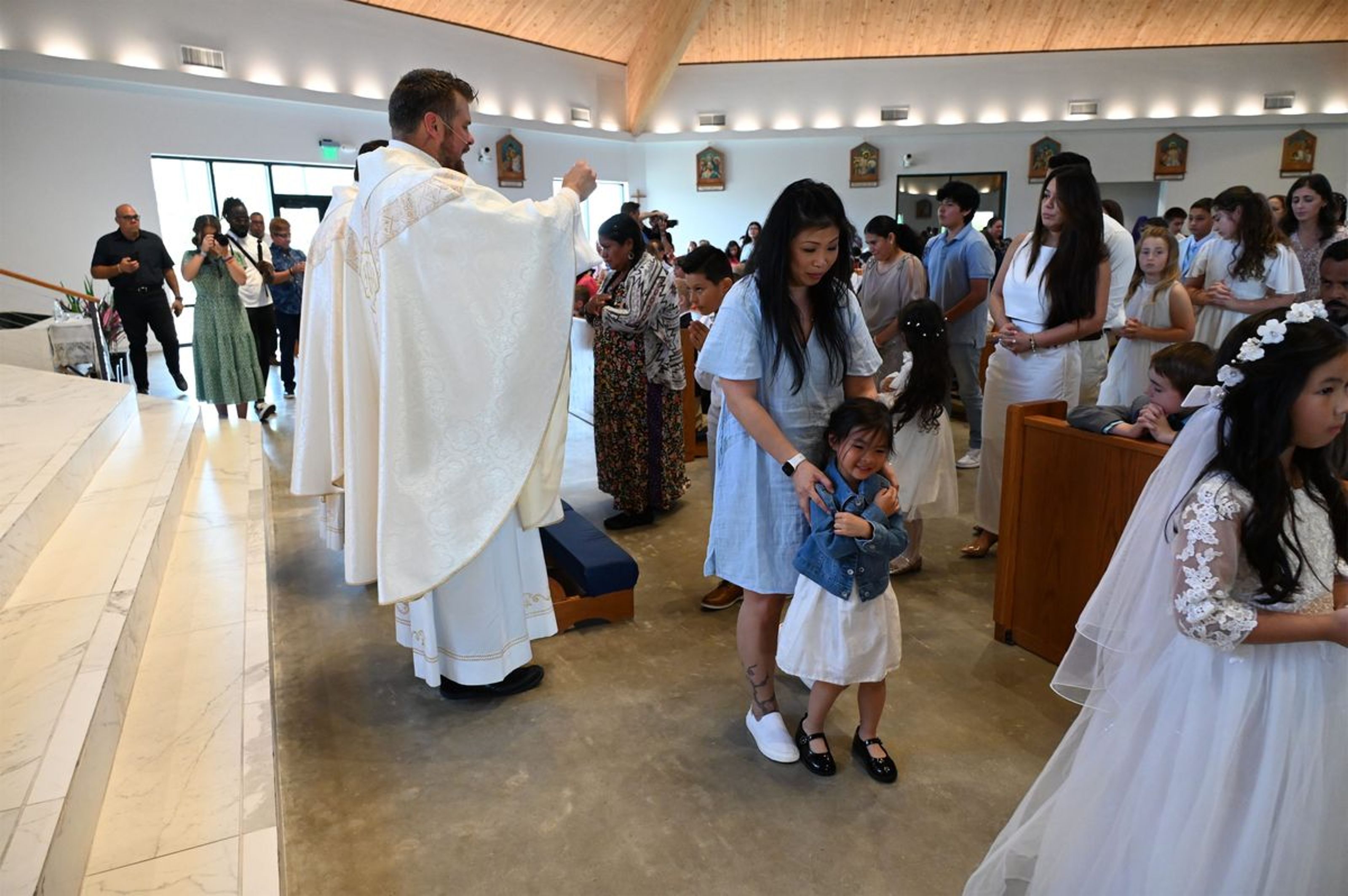2025-04-05-first-communion-mass-0621.jpg