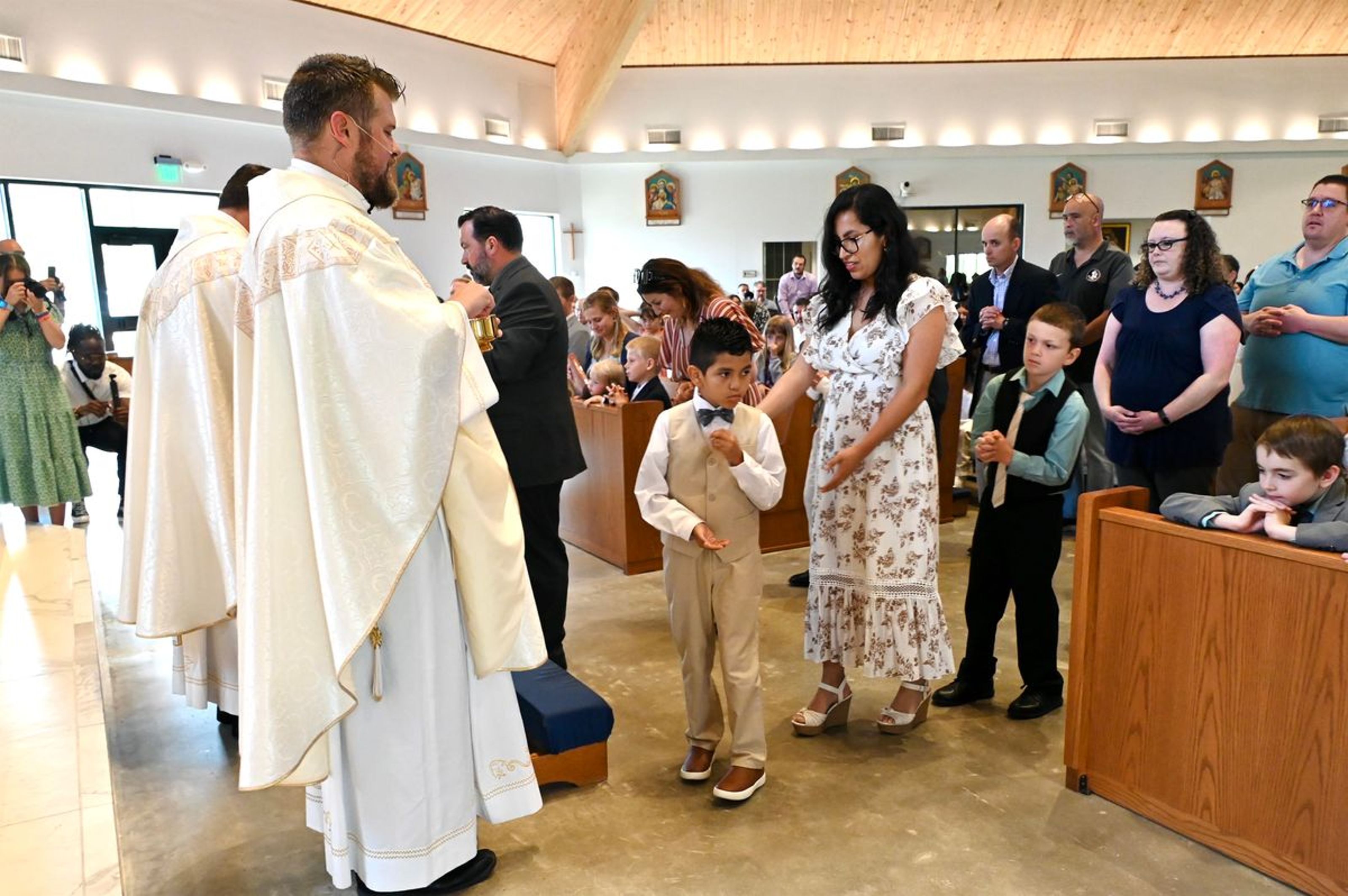 2025-04-05-first-communion-mass-0656.jpg