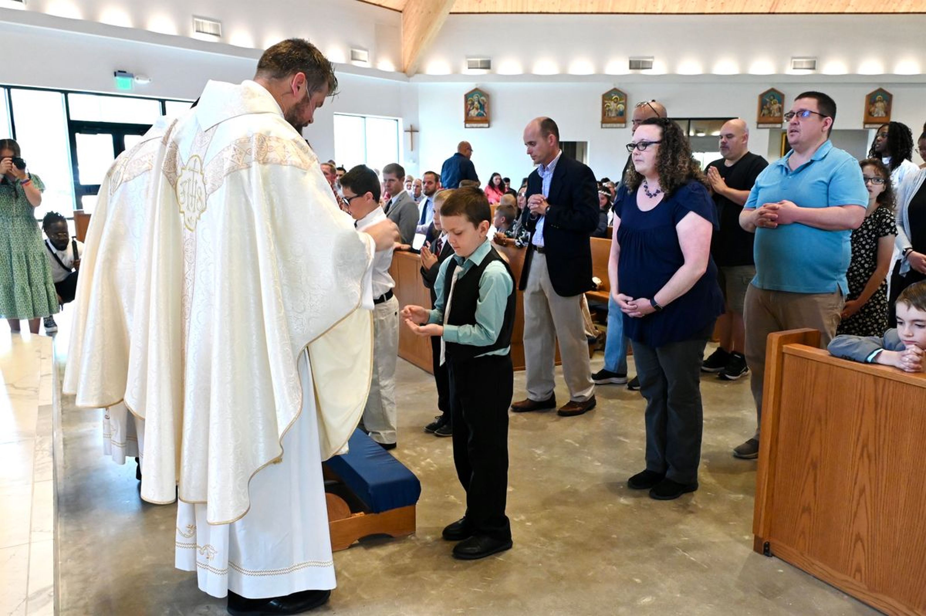 2025-04-05-first-communion-mass-0661.jpg