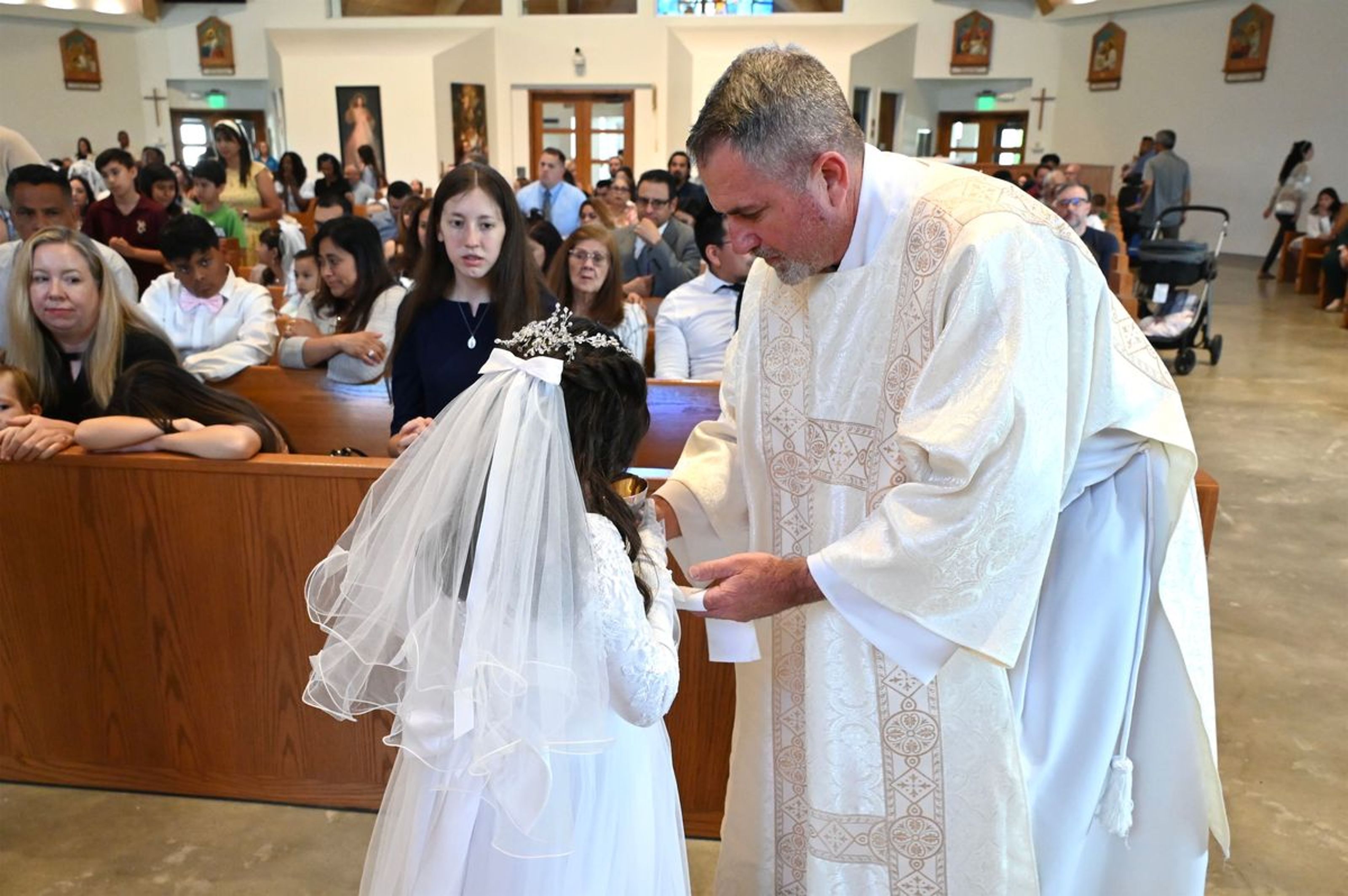2025-04-05-first-communion-mass-0695.jpg