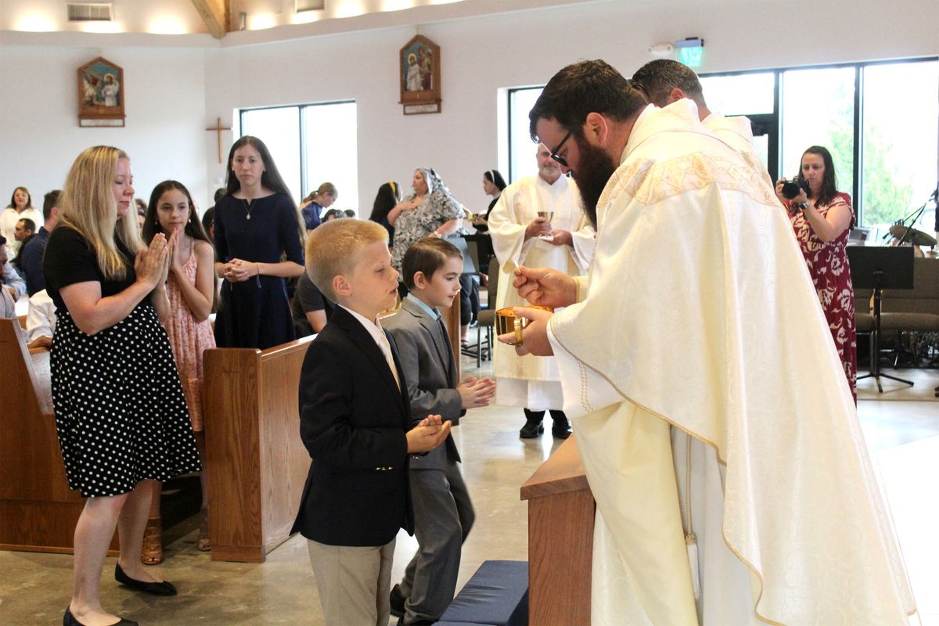 2025-04-05-first-communion-mass-0708.jpg