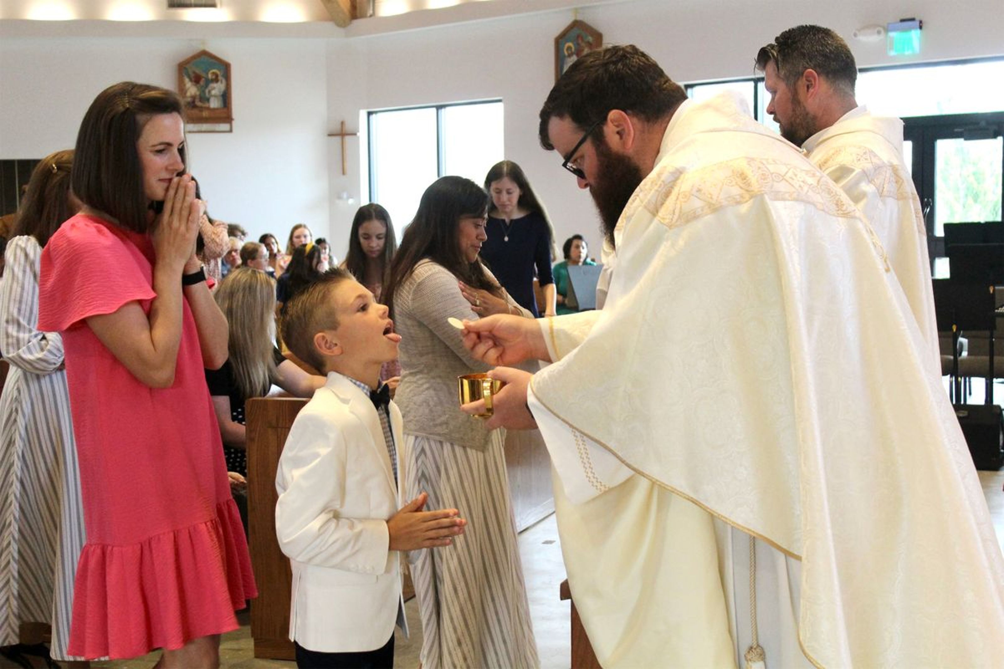 2025-04-05-first-communion-mass-0713.jpg