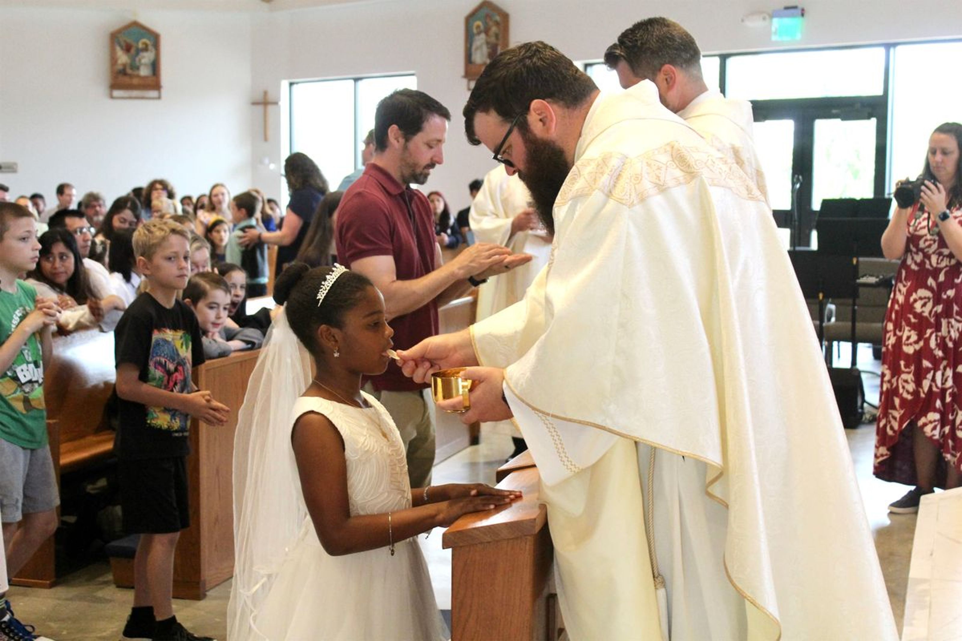 2025-04-05-first-communion-mass-0801.jpg
