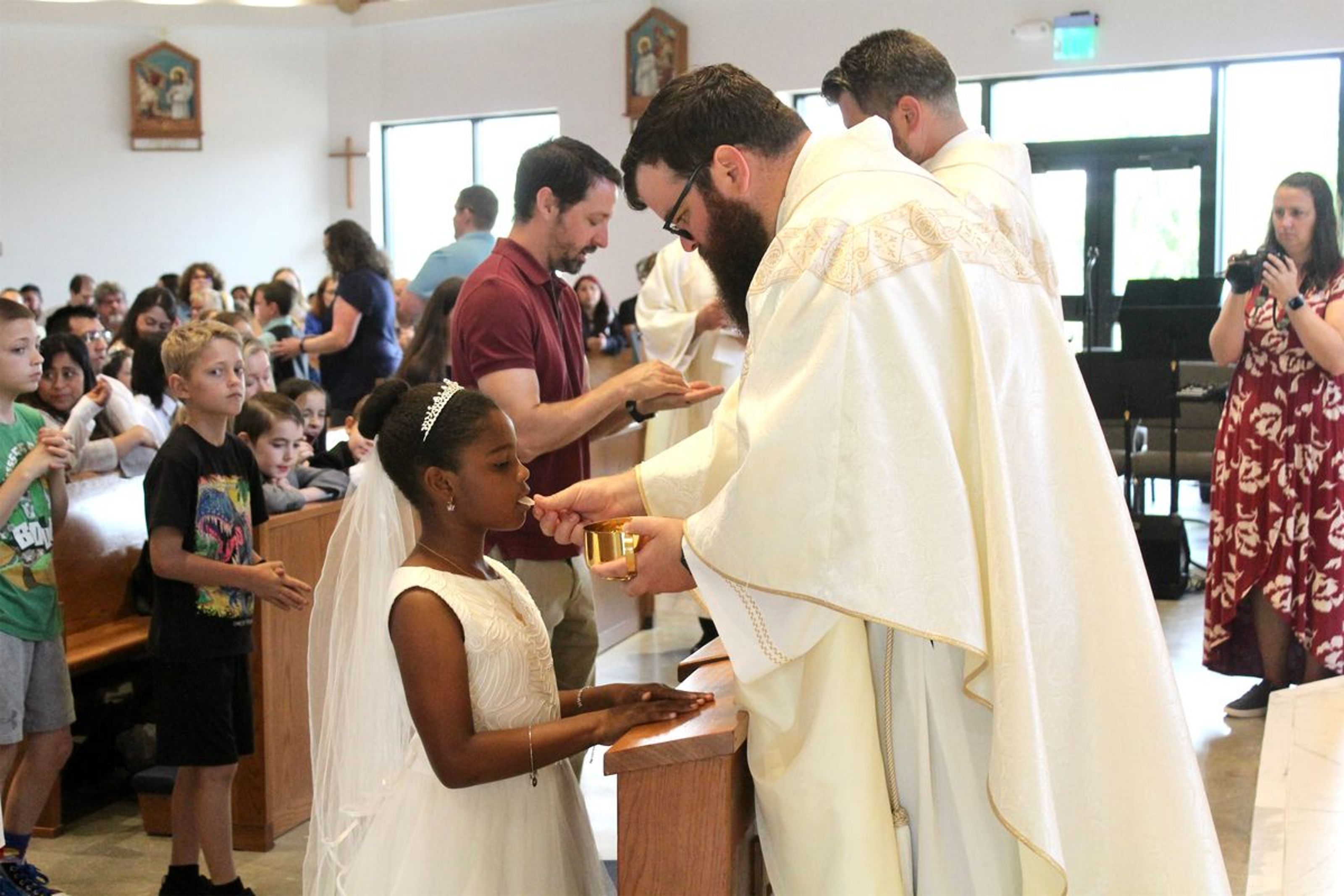 2025-04-05-first-communion-mass-0802.jpg