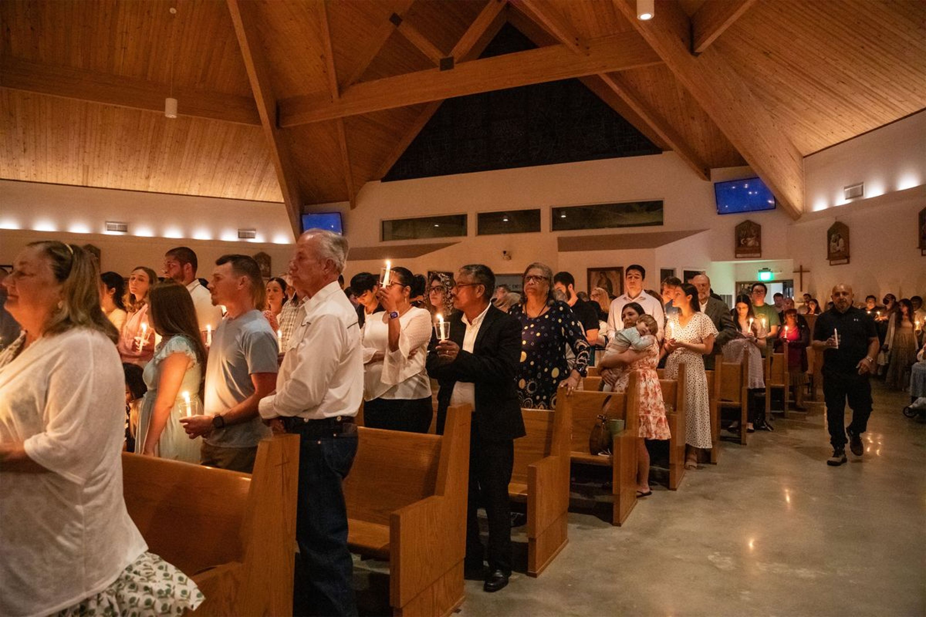 2026-04-04-easter-vigil-0043.jpg