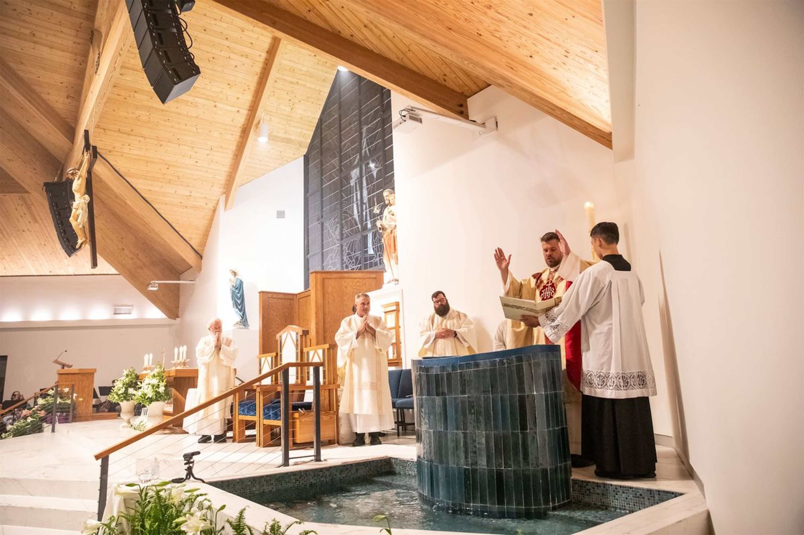 2026-04-04-easter-vigil-0082.jpg